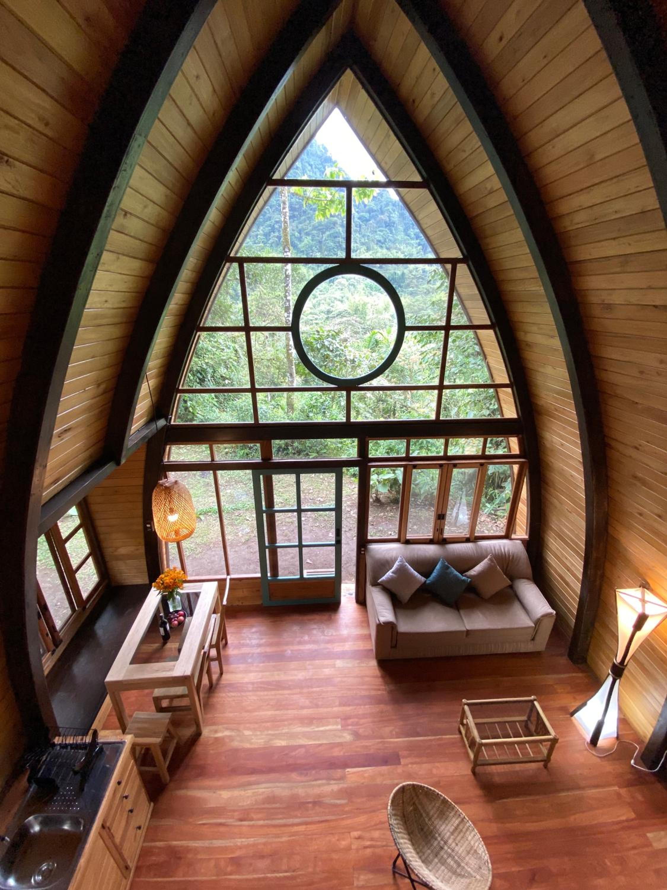 Sacha Urco Lodge -Private Cloud Forest Reserve in Mindo- 4x4 recommended March-April