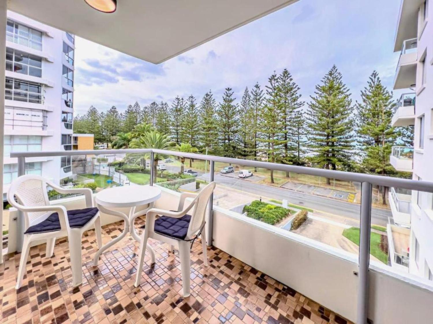 Burleigh Beach Escape