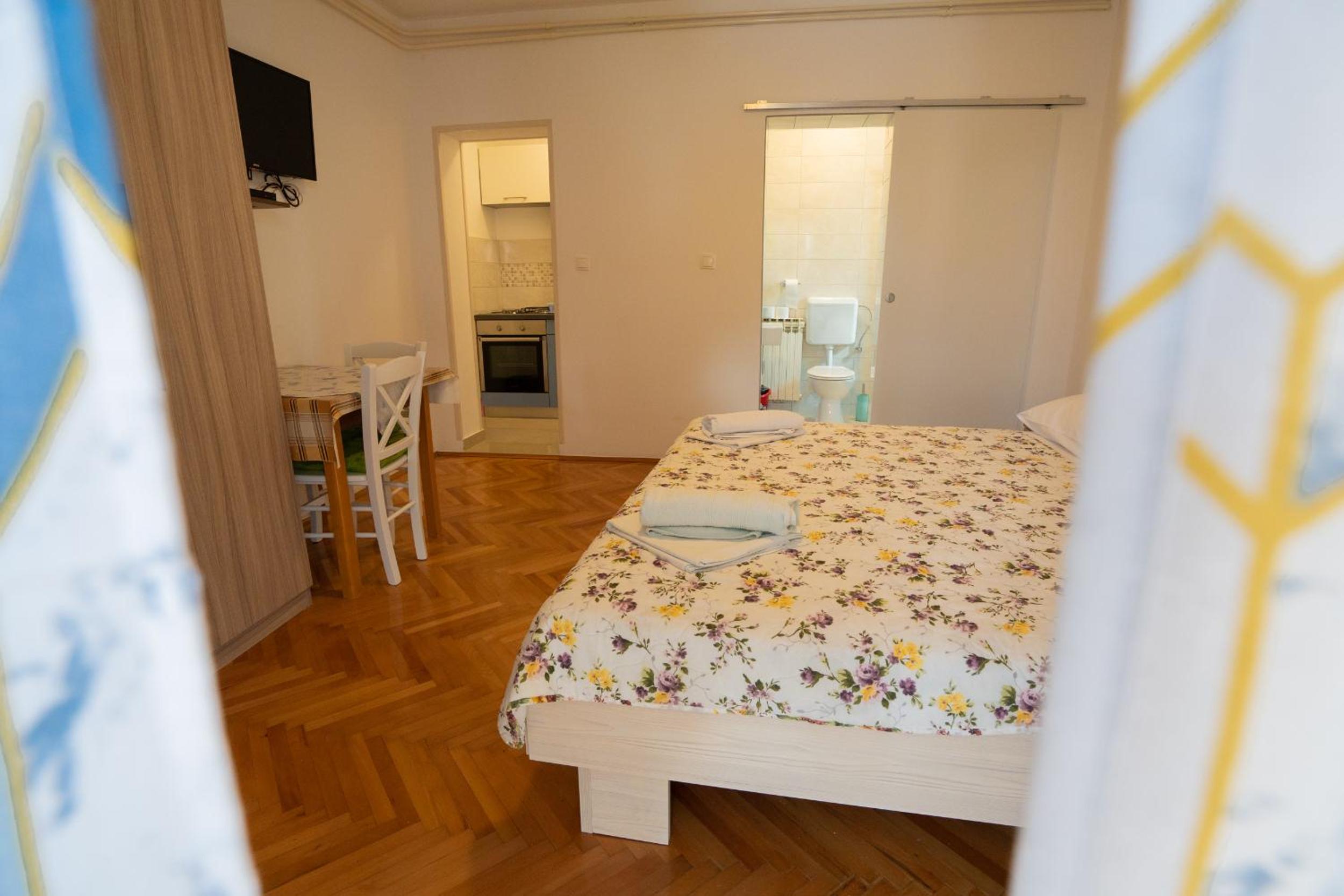 Photo 6