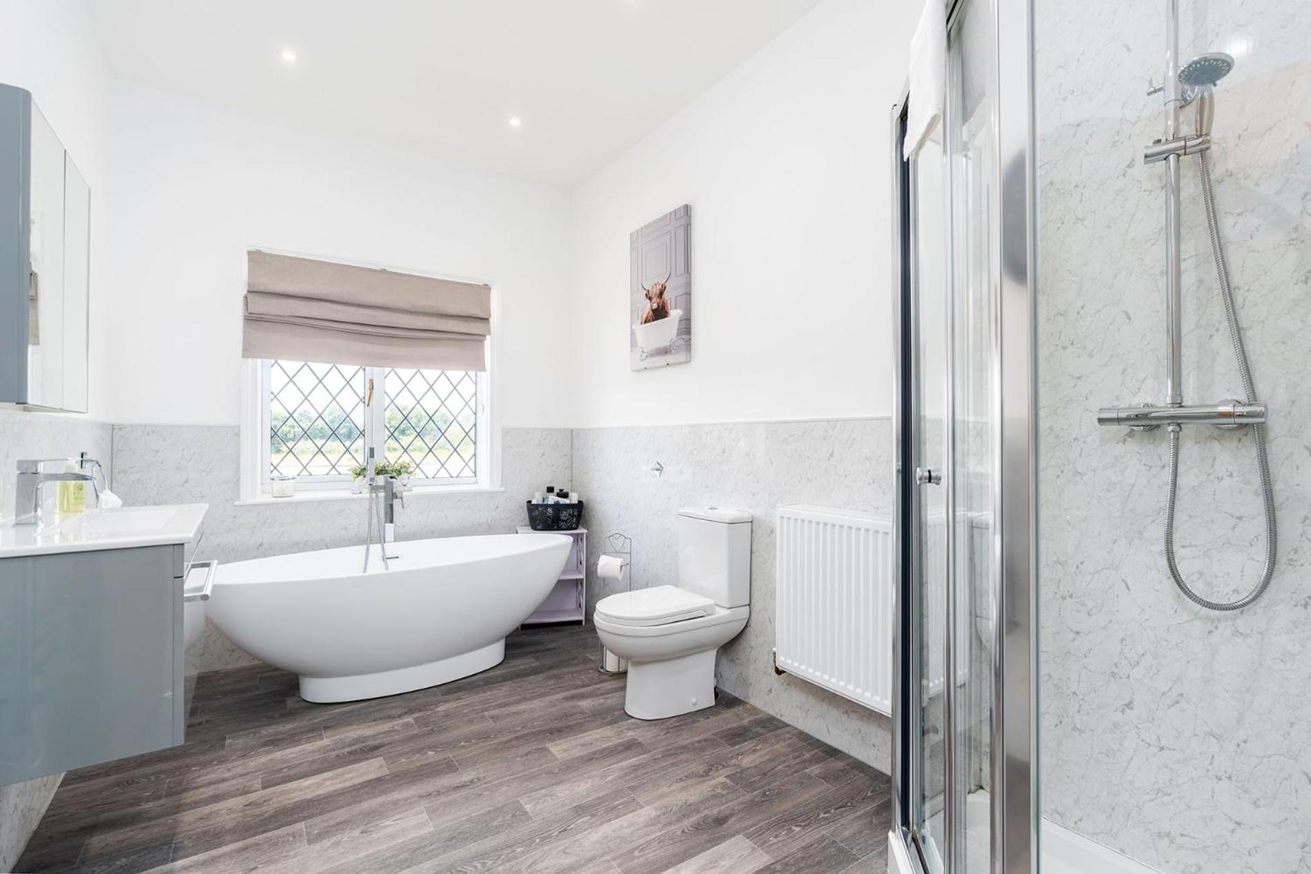 Northfield Cottage, Games & Arcade Room, Dog Friendly HS2, NEC, BHX, M42, Family Gatherings, Contractors, Hot Tube Hire Optional