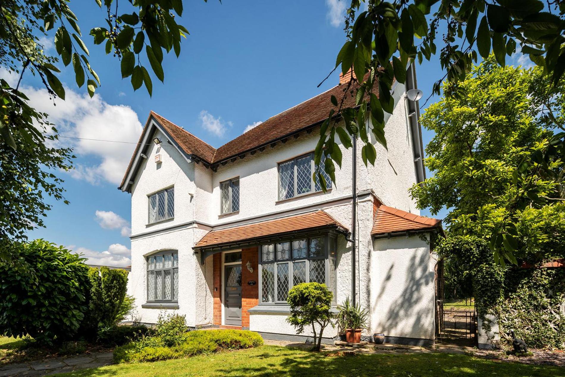 Northfield Cottage, Games & Arcade Room, Dog Friendly HS2, NEC, BHX, M42, Family Gatherings, Contractors, Hot Tube Hire Optional