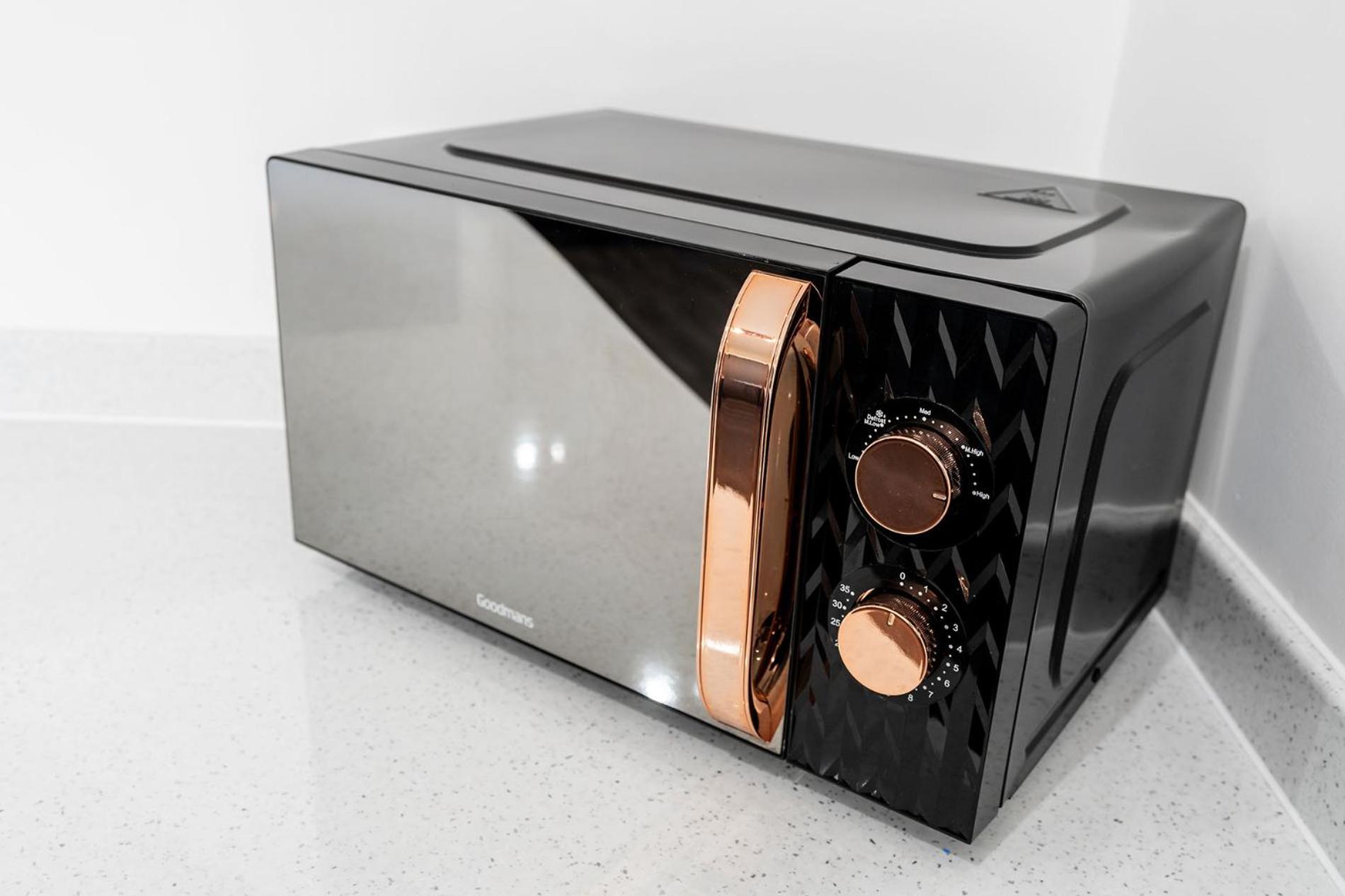 Northfield Cottage, Games & Arcade Room, Dog Friendly HS2, NEC, BHX, M42, Family Gatherings, Contractors, Hot Tube Hire Optional