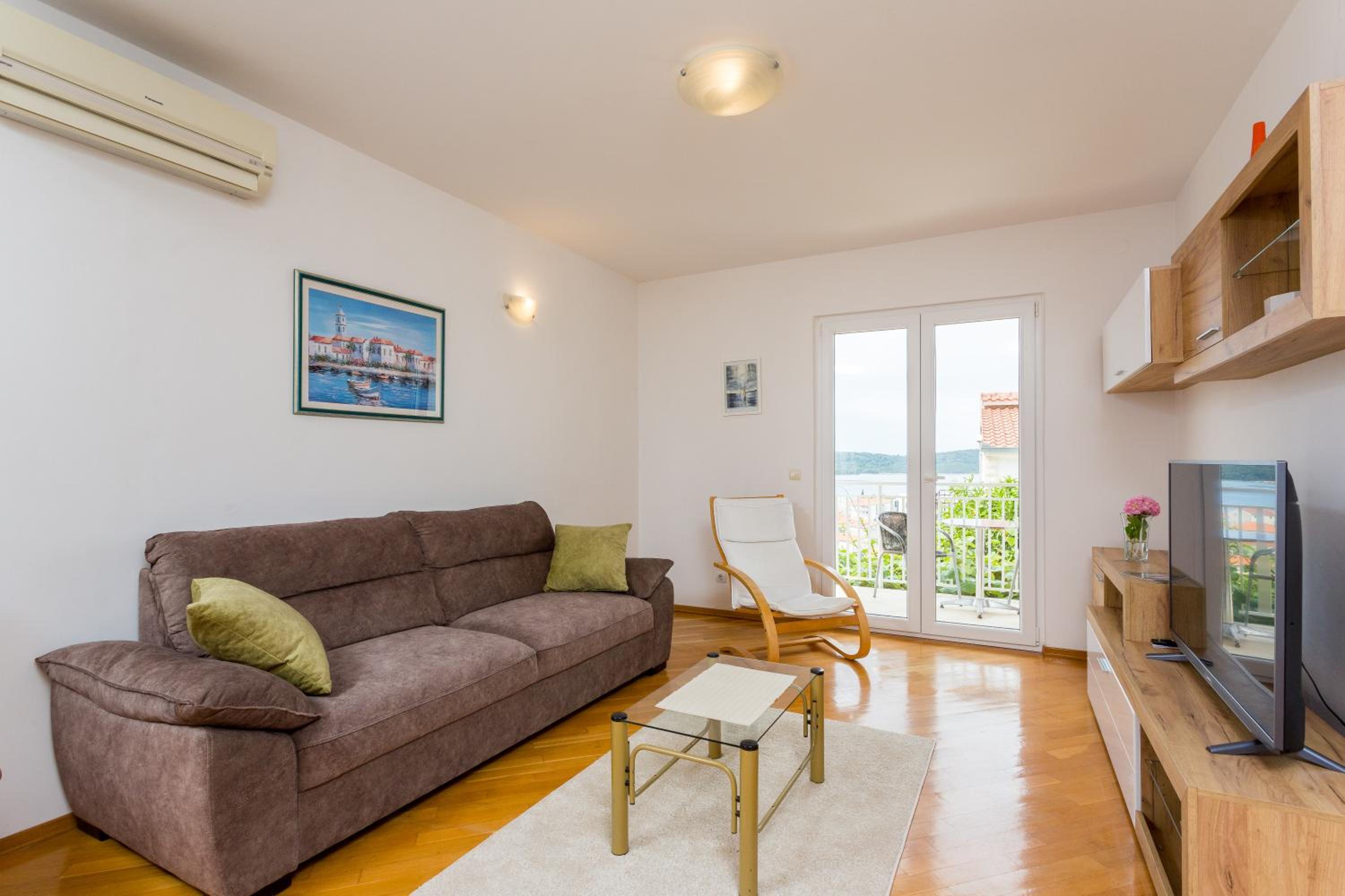 Apartment Mia - Spacious apartment on 85 m2 with beautiful sea view view 3