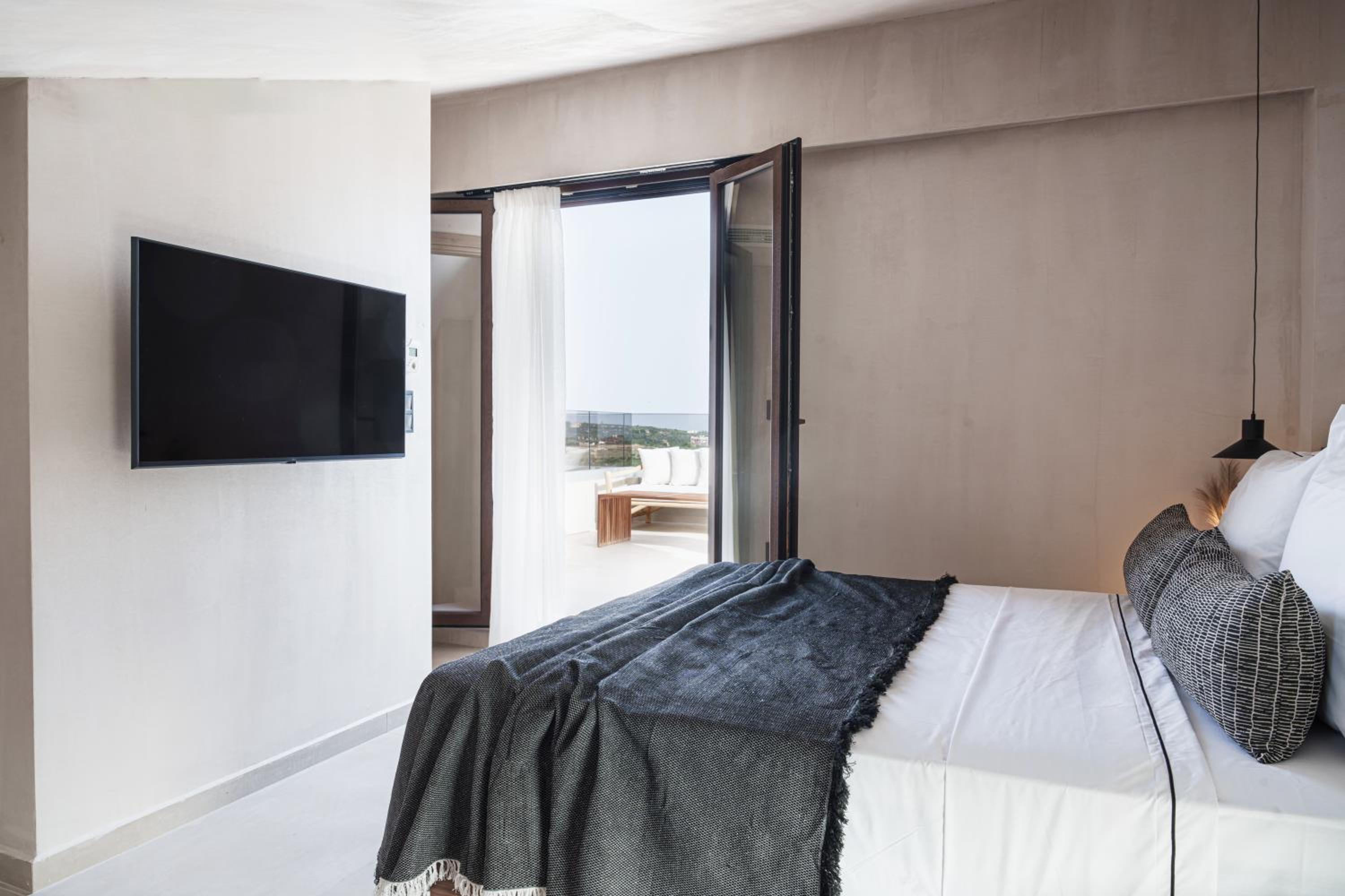 Viràn Villa, Serene Escape with Eco Pool & Spa Whirlpool, By ThinkVilla