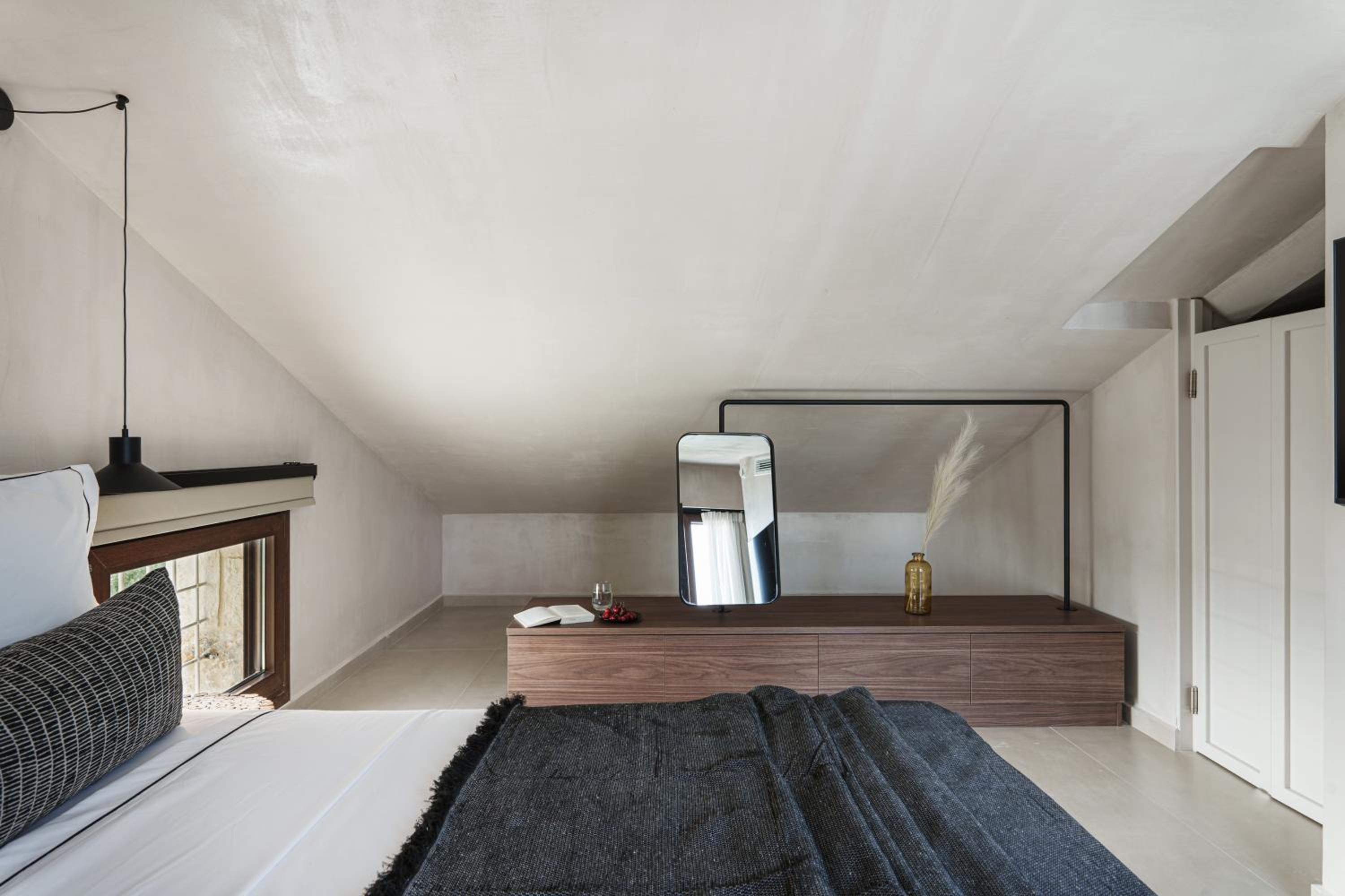 Viràn Villa, Serene Escape with Eco Pool & Spa Whirlpool, By ThinkVilla