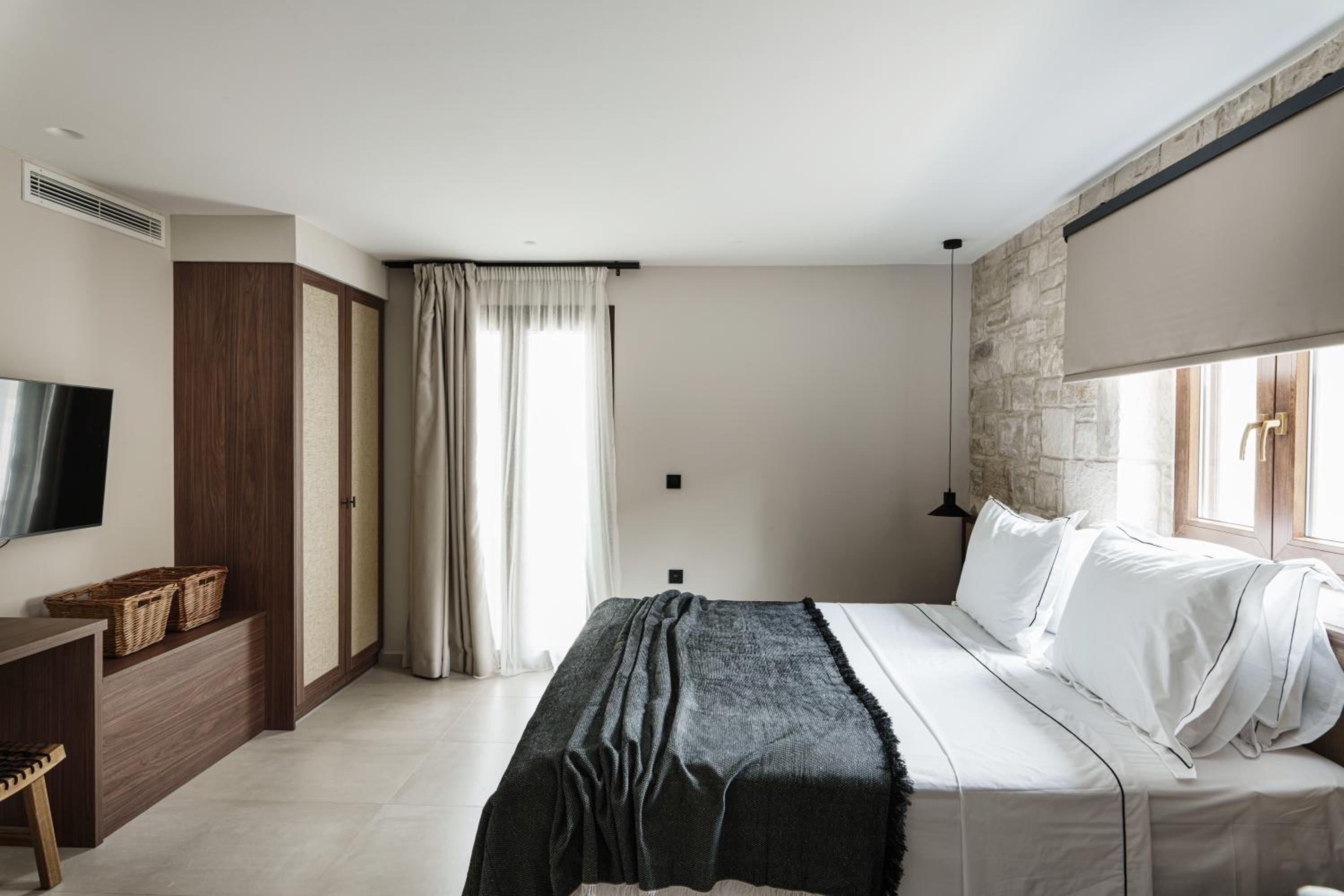 Viràn Villa, Serene Escape with Eco Pool & Spa Whirlpool, By ThinkVilla