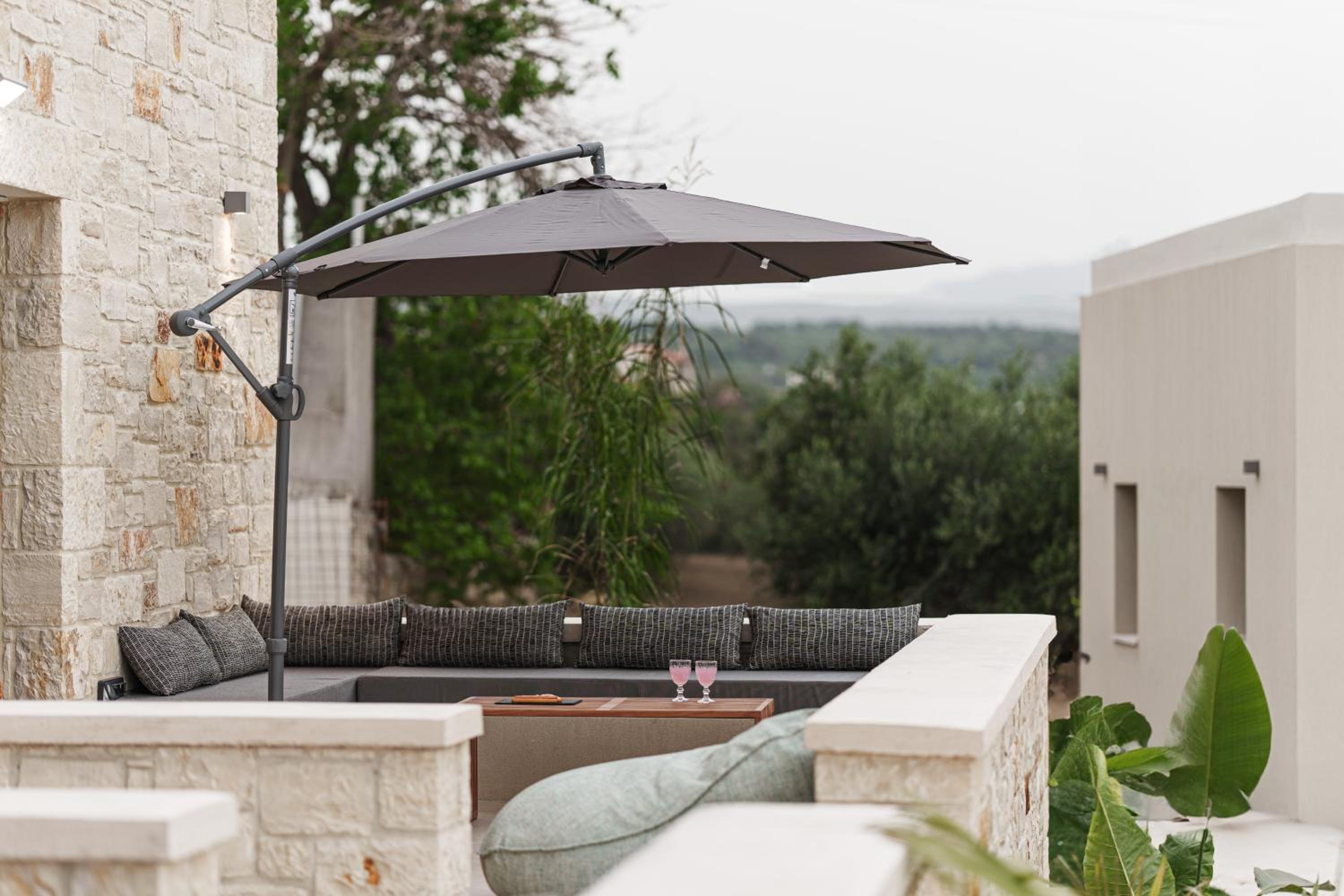 Viràn Villa, Serene Escape with Eco Pool & Spa Whirlpool, By ThinkVilla