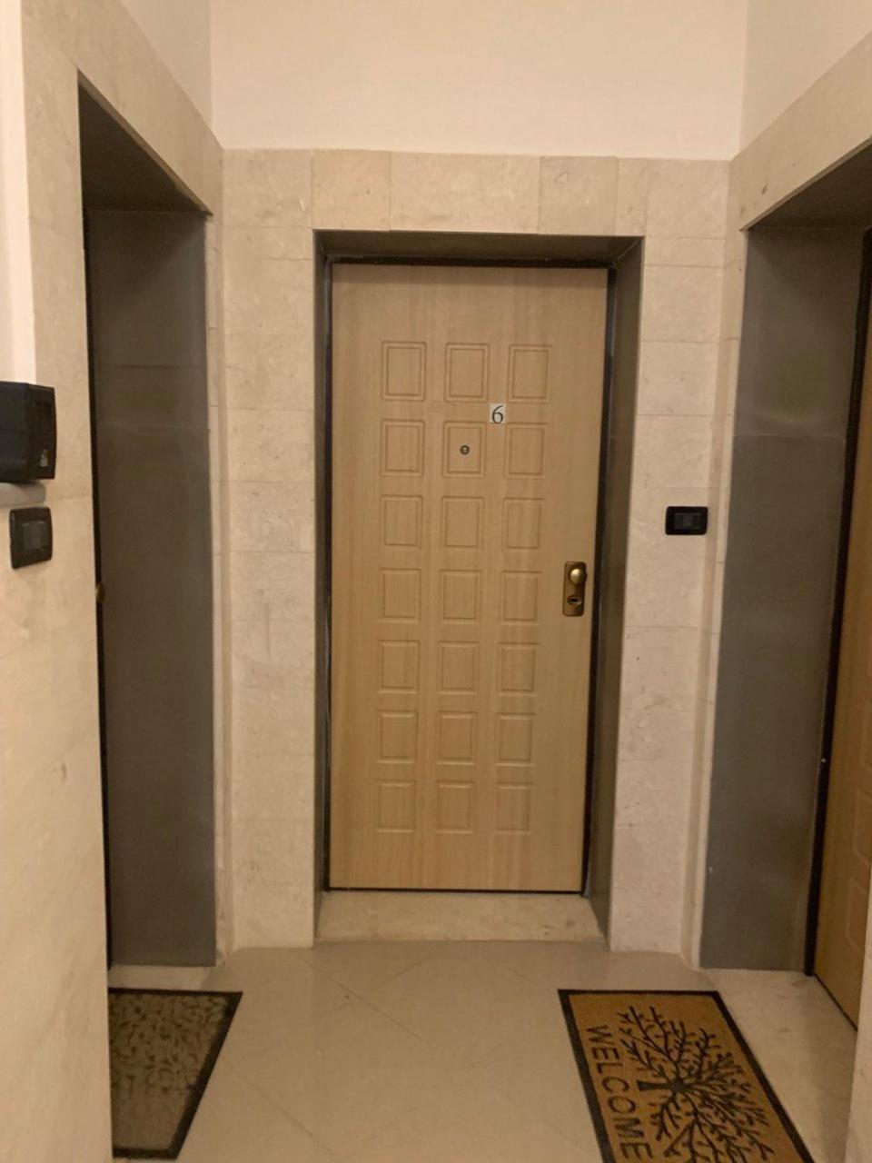 Elis apartment