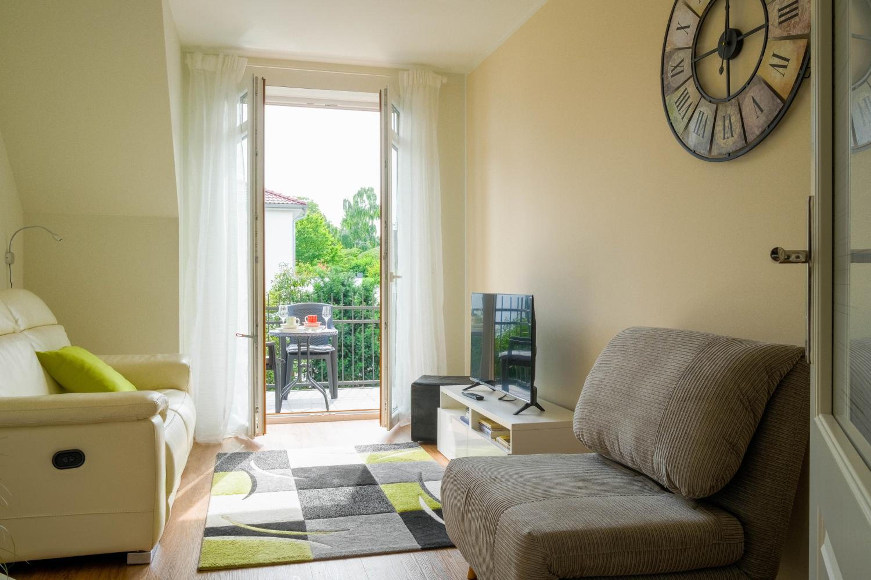 Dahem-Apartments - ruhig Parkplatz Rhein Main Gebiet gut erreichbar - 3 Apartments - barrierefrei mit Garten und Hund auf Anfrage -- 2 SZ Maisonette mit Ba