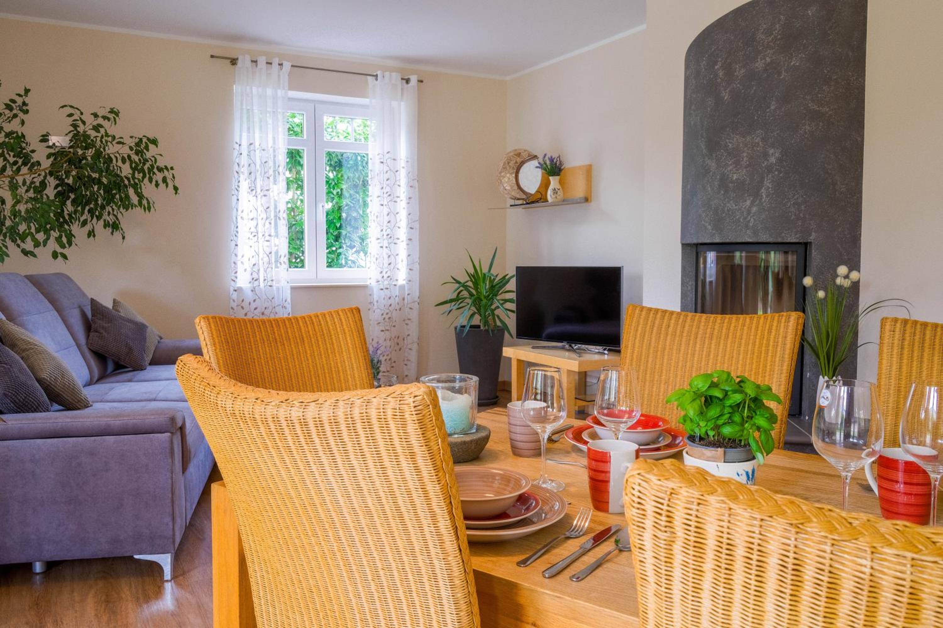 Dahem-Apartments - ruhig Parkplatz Rhein Main Gebiet gut erreichbar - 3 Apartments - barrierefrei mit Garten und Hund auf Anfrage -- 2 SZ Maisonette mit Ba