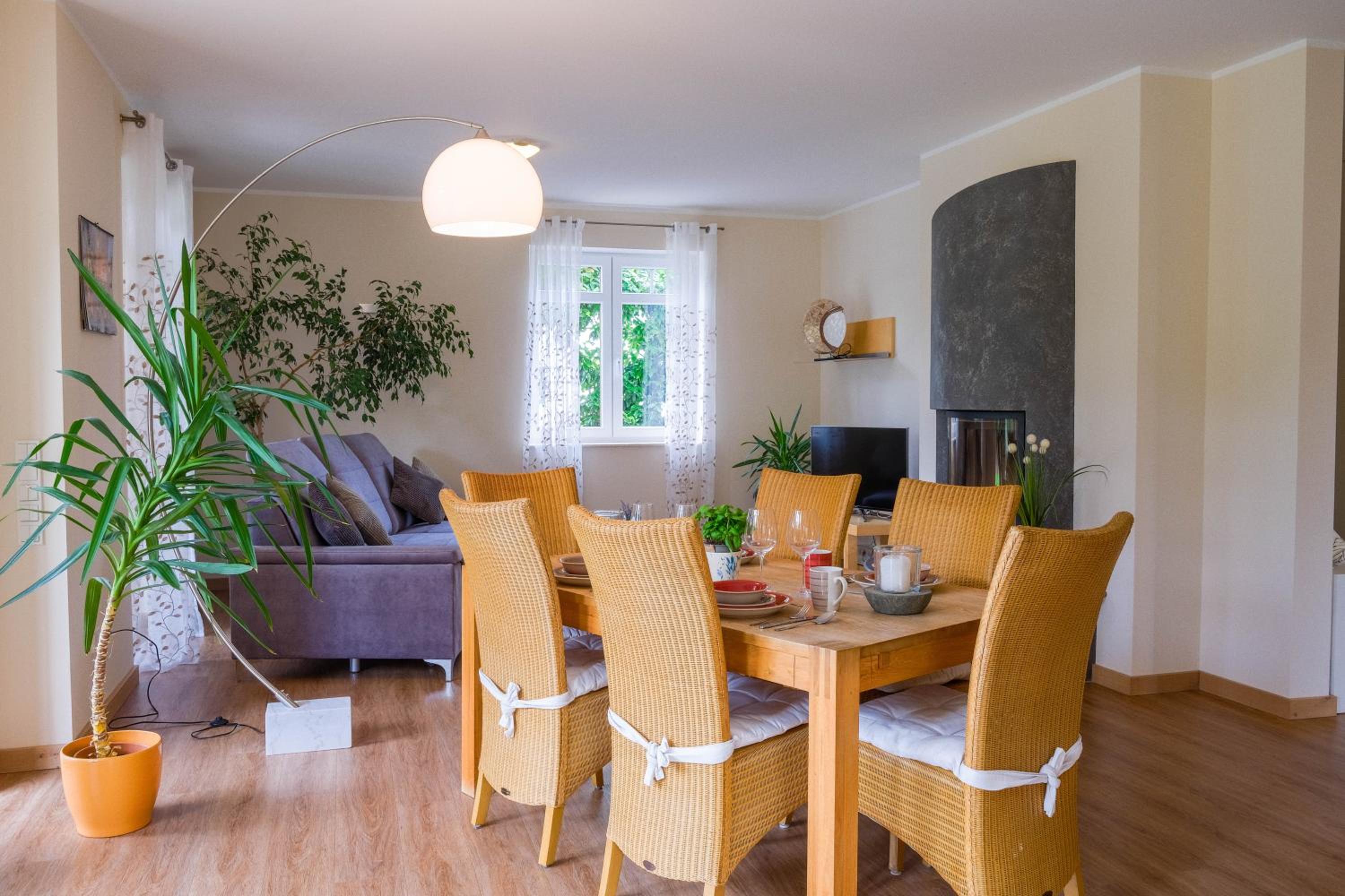 Dahem-Apartments - ruhig Parkplatz Rhein Main Gebiet gut erreichbar - 3 Apartments - barrierefrei mit Garten und Hund auf Anfrage -- 2 SZ Maisonette mit Ba