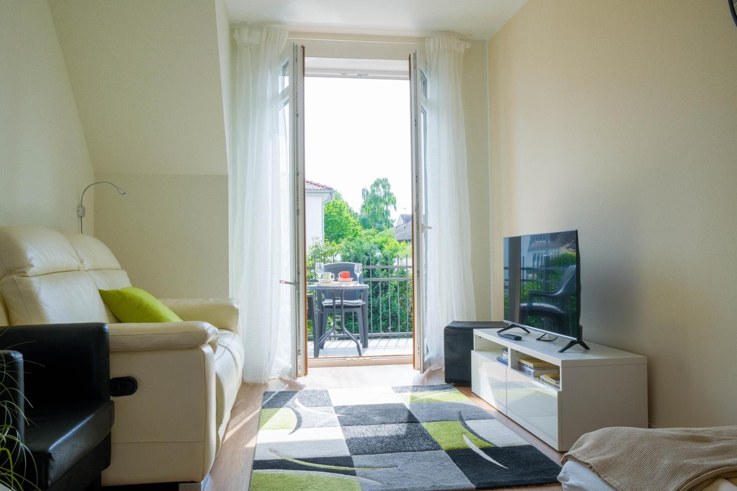 Dahem-Apartments - ruhig Parkplatz Rhein Main Gebiet gut erreichbar - 3 Apartments - barrierefrei mit Garten und Hund auf Anfrage -- 2 SZ Maisonette mit Ba