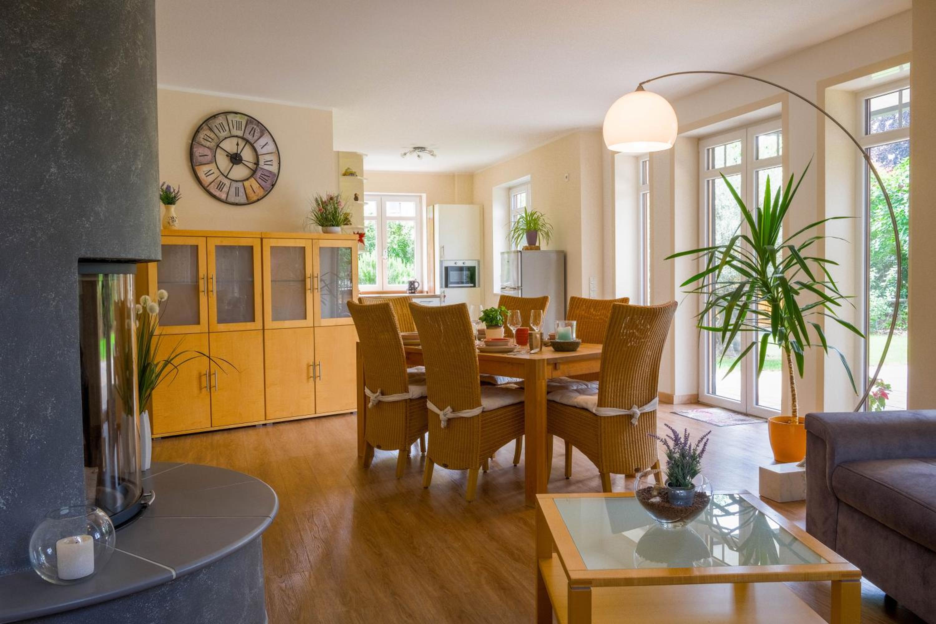 Dahem-Apartments - ruhig Parkplatz Rhein Main Gebiet gut erreichbar - 3 Apartments - barrierefrei mit Garten und Hund auf Anfrage -- 2 SZ Maisonette mit Ba