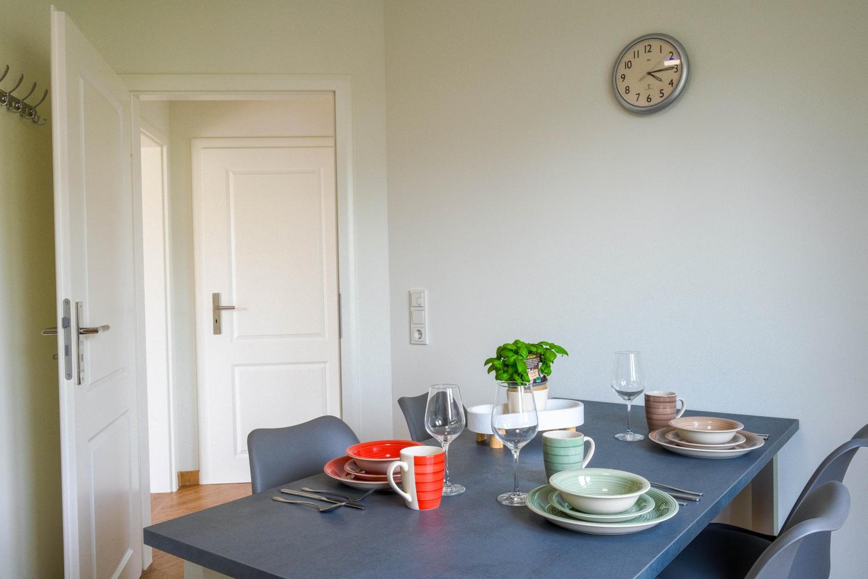 Dahem-Apartments - ruhig Parkplatz Rhein Main Gebiet gut erreichbar - 3 Apartments - barrierefrei mit Garten und Hund auf Anfrage -- 2 SZ Maisonette mit Ba