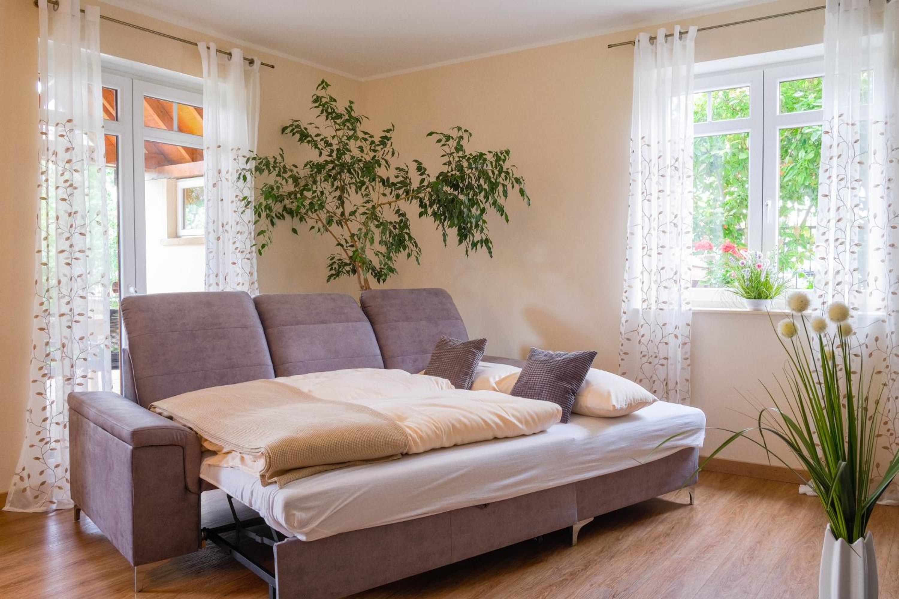 Dahem-Apartments - ruhig Parkplatz Rhein Main Gebiet gut erreichbar - 3 Apartments - barrierefrei mit Garten und Hund auf Anfrage -- 2 SZ Maisonette mit Ba