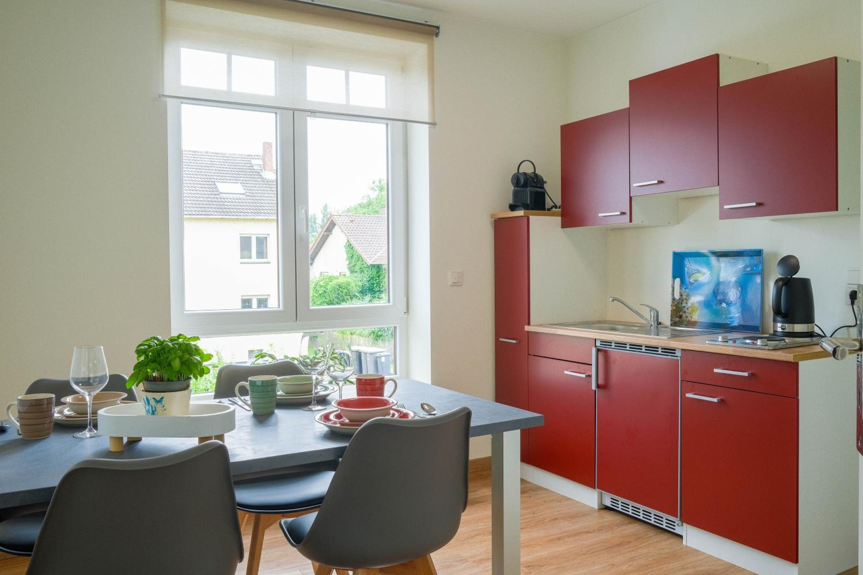 Dahem-Apartments - ruhig Parkplatz Rhein Main Gebiet gut erreichbar - 3 Apartments - barrierefrei mit Garten und Hund auf Anfrage -- 2 SZ Maisonette mit Ba