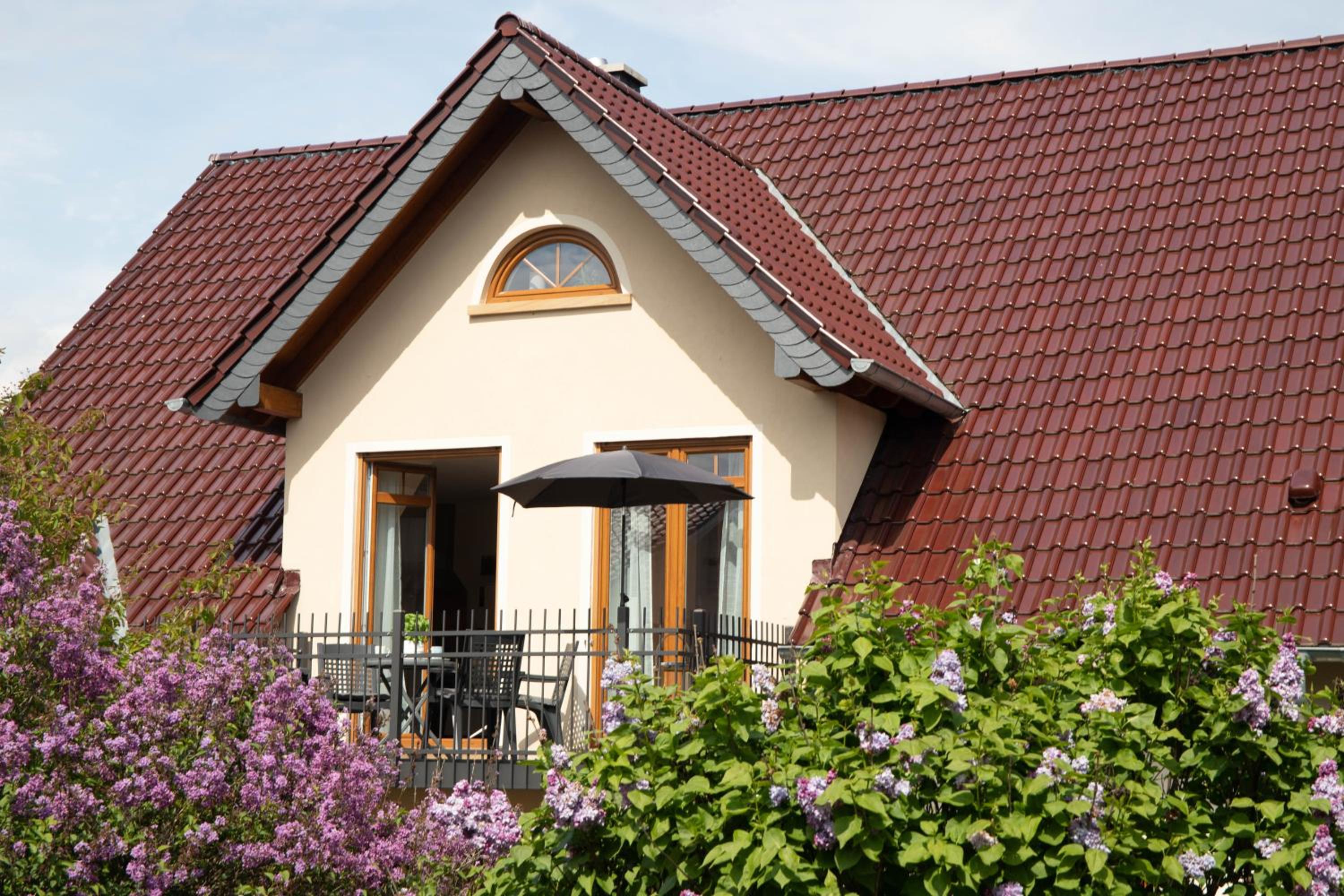 Dahem-Apartments - ruhig Parkplatz Rhein Main Gebiet gut erreichbar - 3 Apartments - barrierefrei mit Garten und Hund auf Anfrage -- 2 SZ Maisonette mit Ba