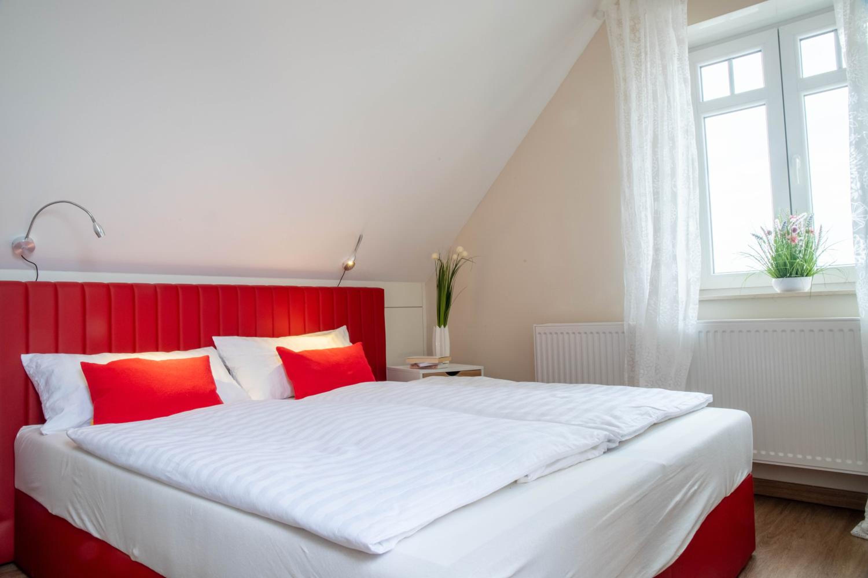 Dahem-Apartments - ruhig Parkplatz Rhein Main Gebiet gut erreichbar - 3 Apartments - barrierefrei mit Garten und Hund auf Anfrage -- 2 SZ Maisonette mit Ba
