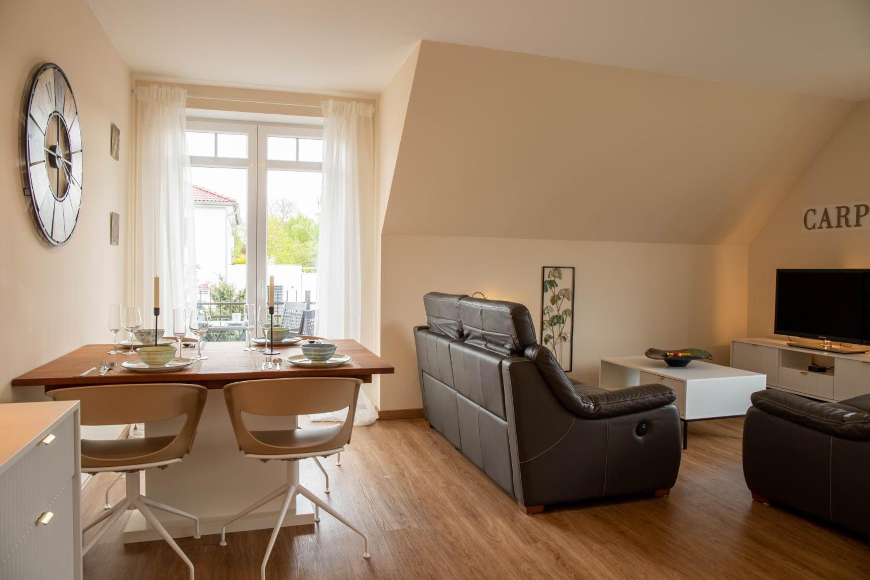 Dahem-Apartments - ruhig Parkplatz Rhein Main Gebiet gut erreichbar - 3 Apartments - barrierefrei mit Garten und Hund auf Anfrage -- 2 SZ Maisonette mit Ba