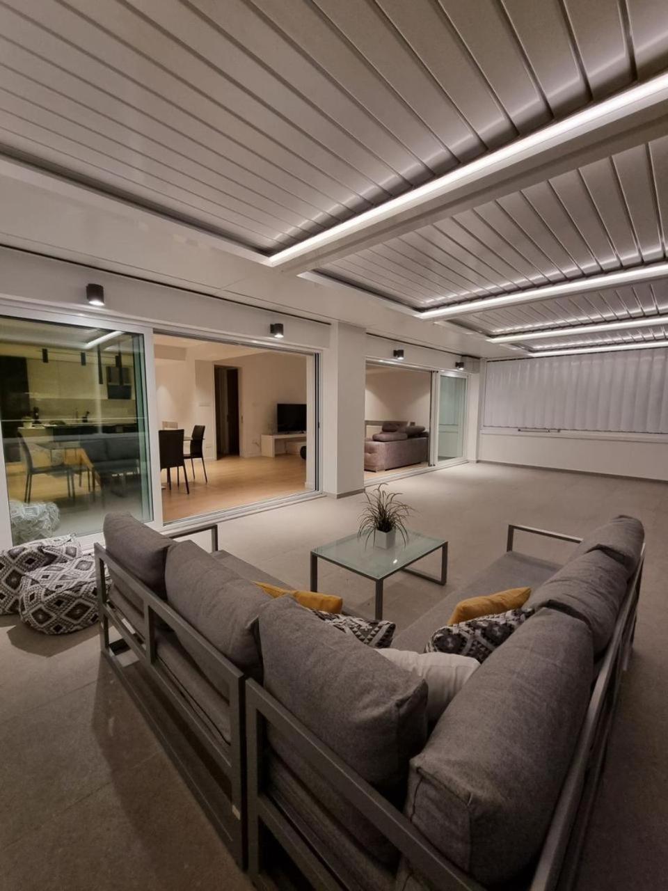 Deluxe Downtown with spacious balcony