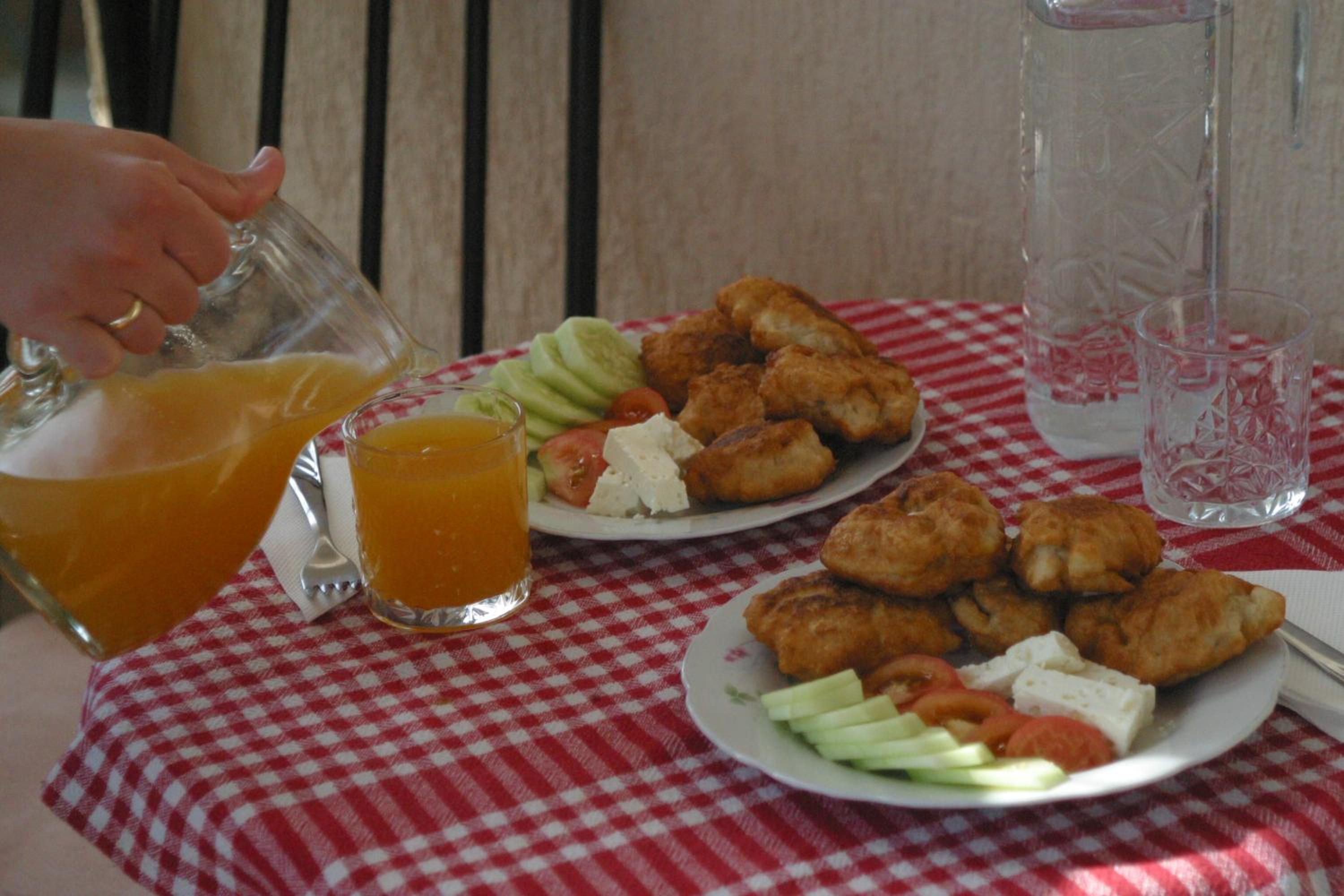 Villa Berat - View of Berat Castle & Traditional Breakfast