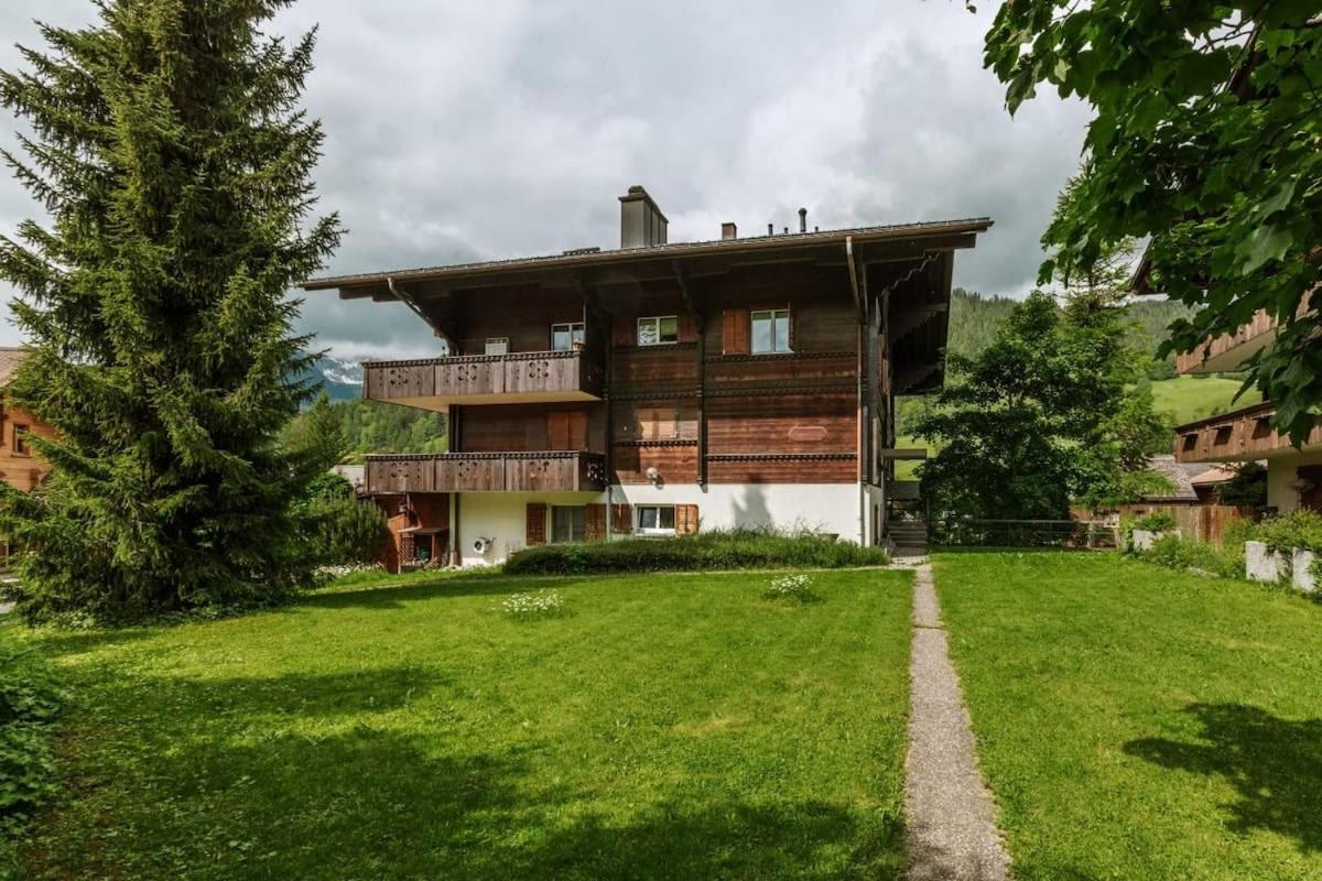 Gstaad Luxurious flat with terrace stunning views
