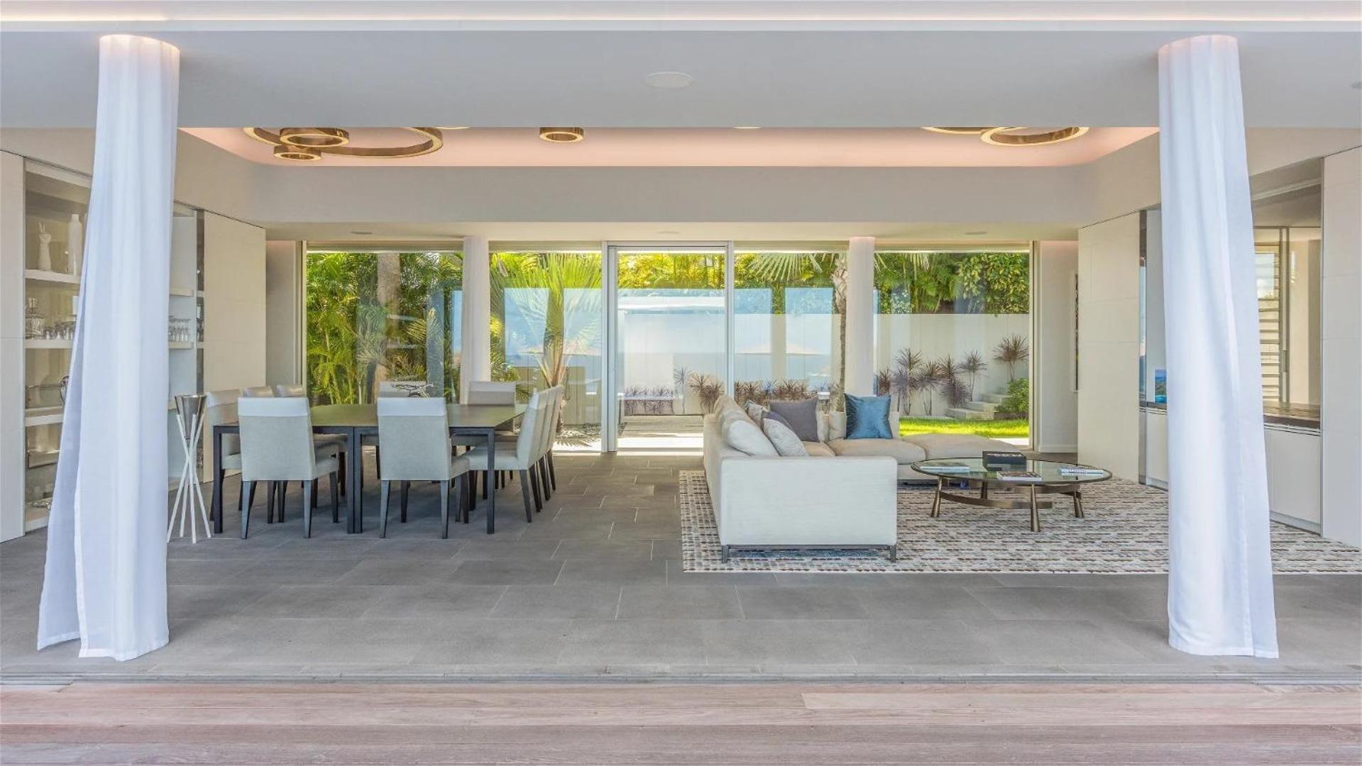 Luxurious Oceanfront Villa in Anse Des Cayes