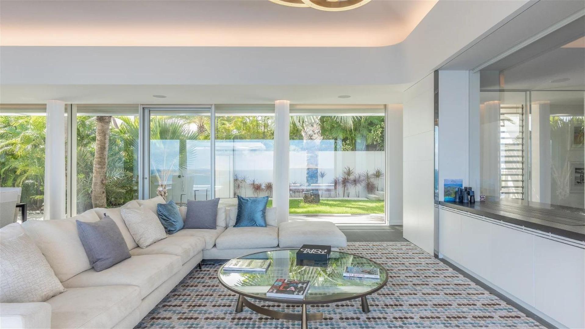 Luxurious Oceanfront Villa in Anse Des Cayes