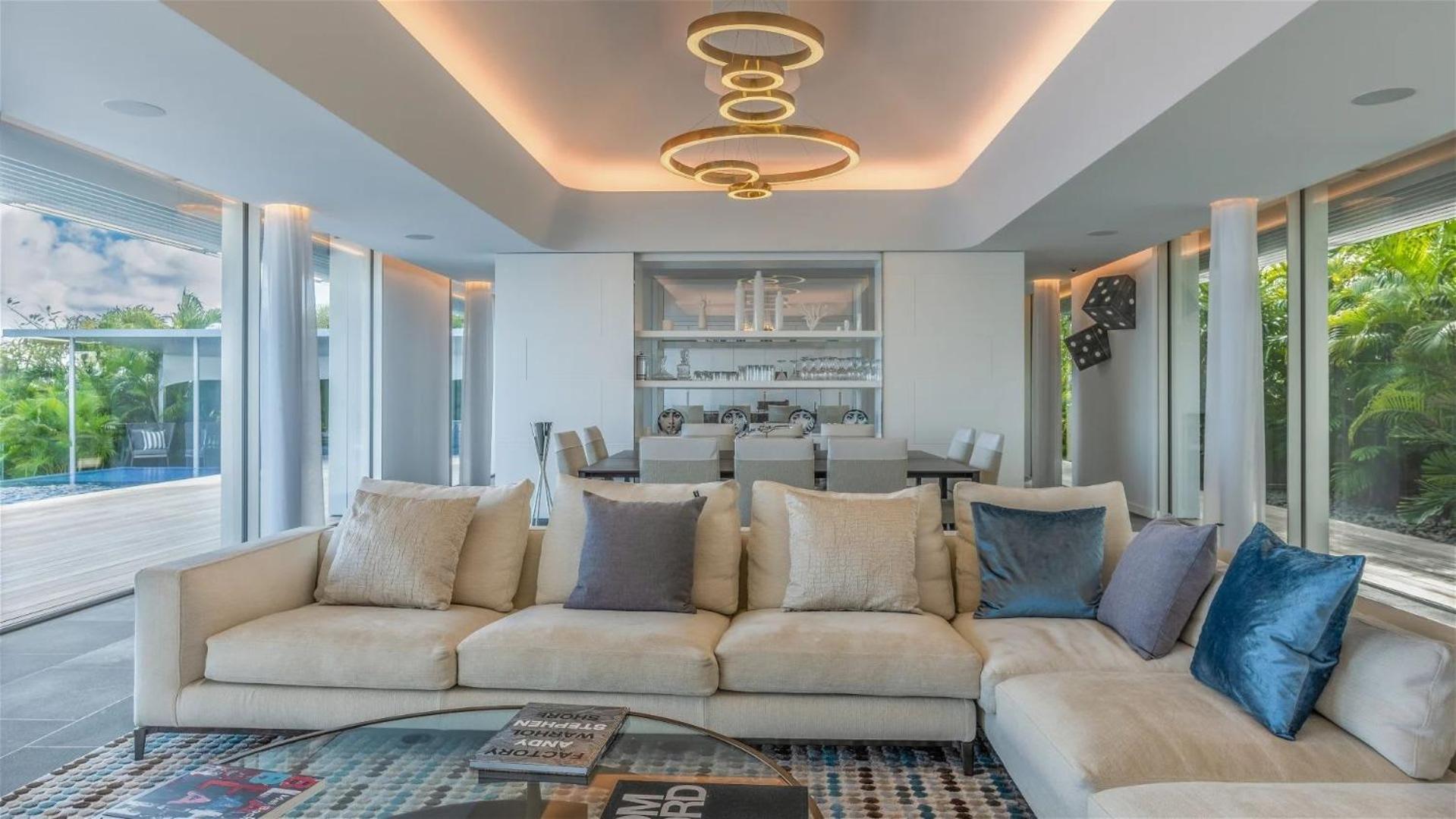 Luxurious Oceanfront Villa in Anse Des Cayes