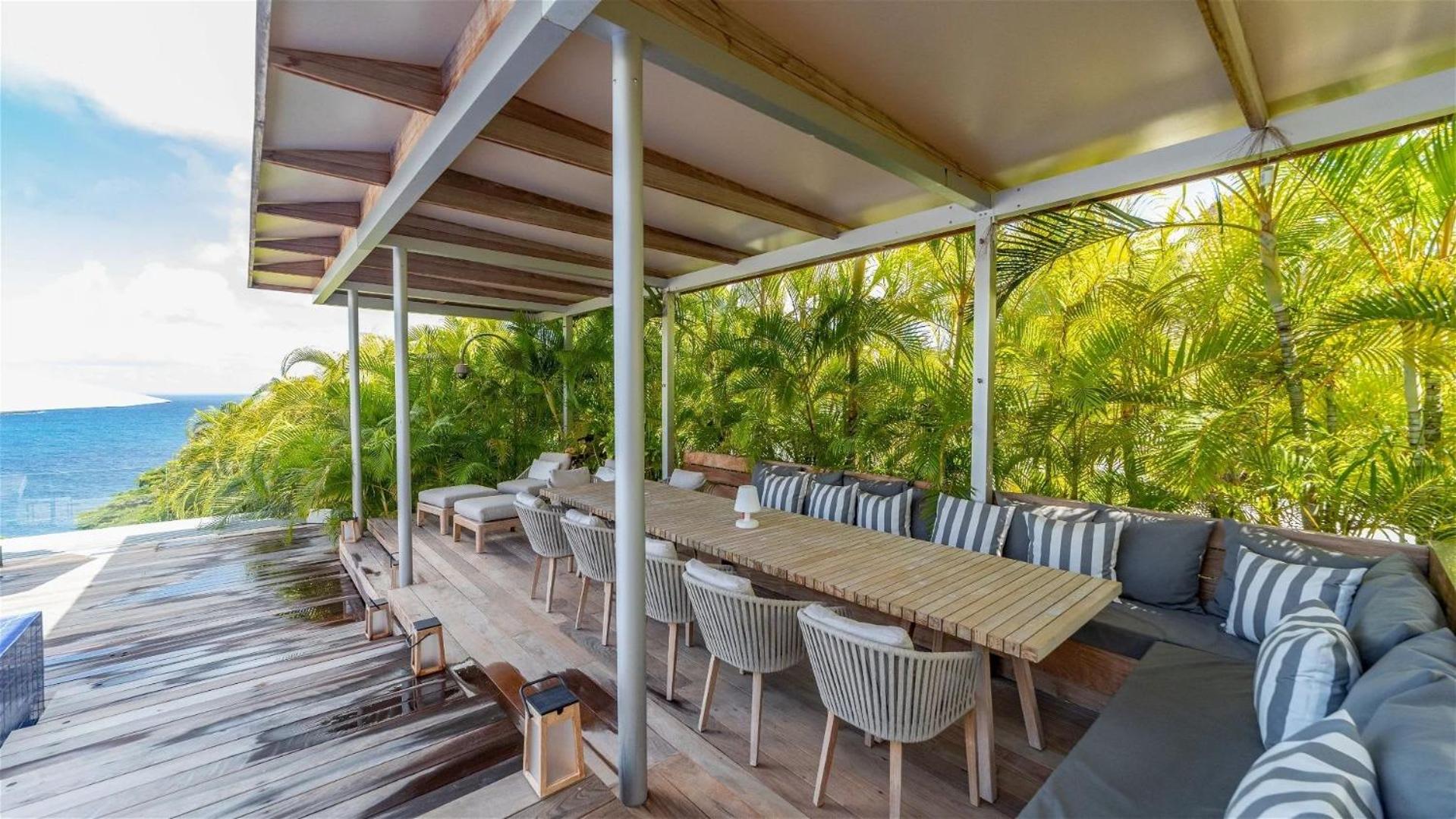 Luxurious Oceanfront Villa in Anse Des Cayes