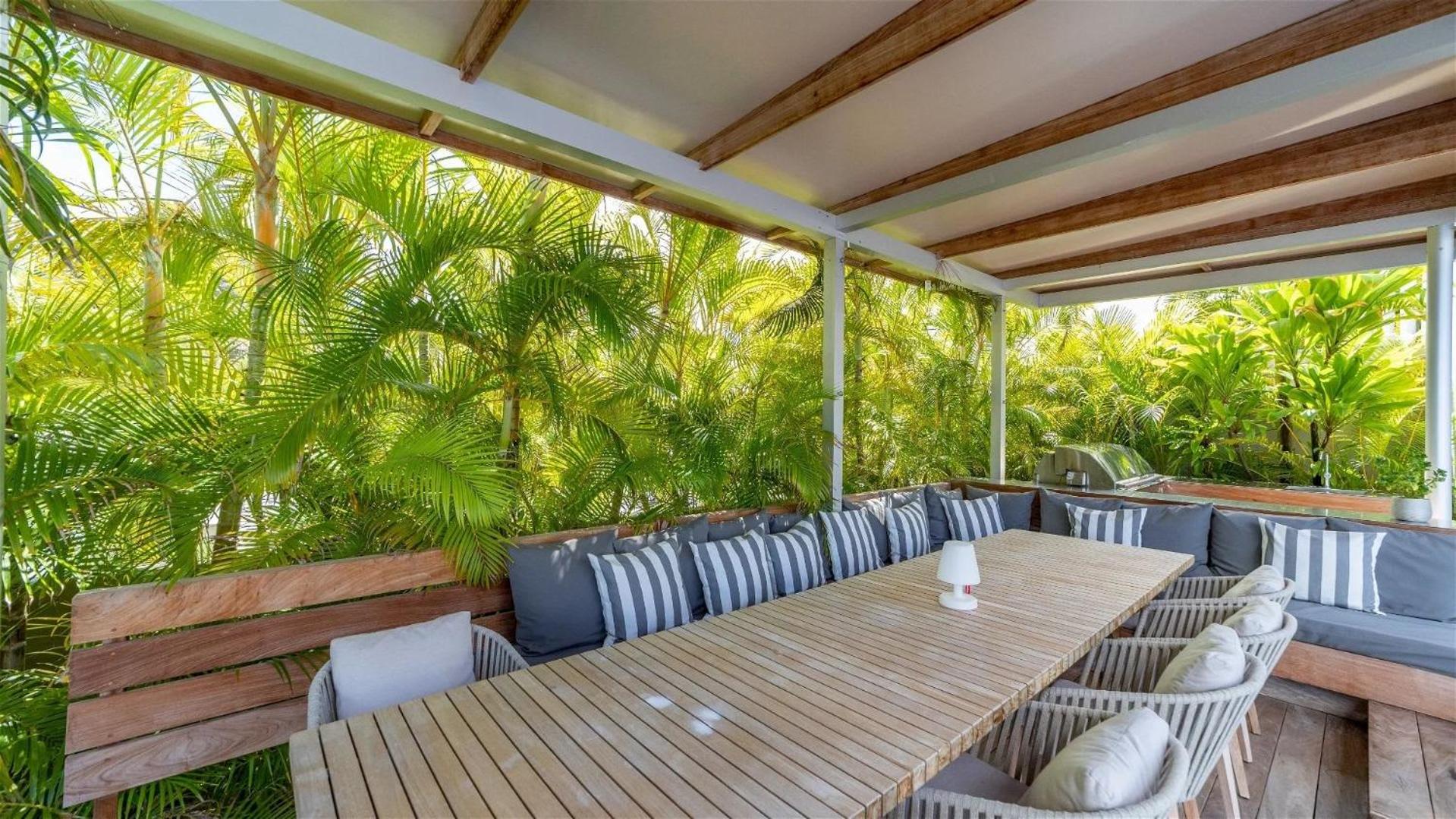 Luxurious Oceanfront Villa in Anse Des Cayes