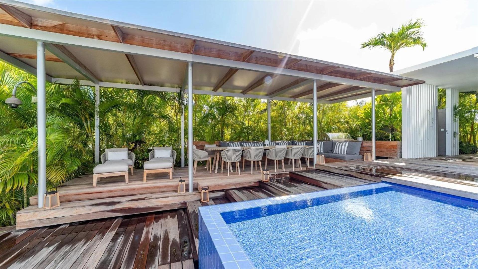 Luxurious Oceanfront Villa in Anse Des Cayes
