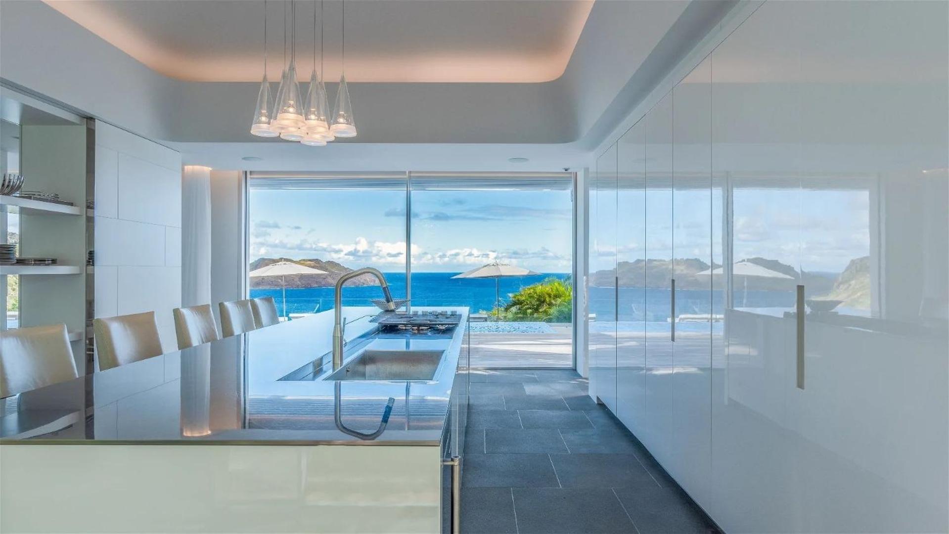Luxurious Oceanfront Villa in Anse Des Cayes