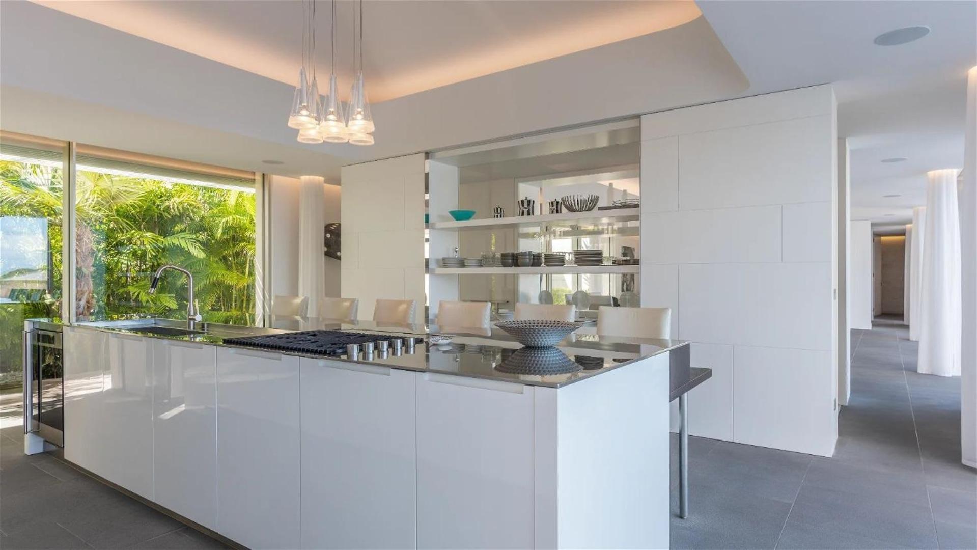 Luxurious Oceanfront Villa in Anse Des Cayes