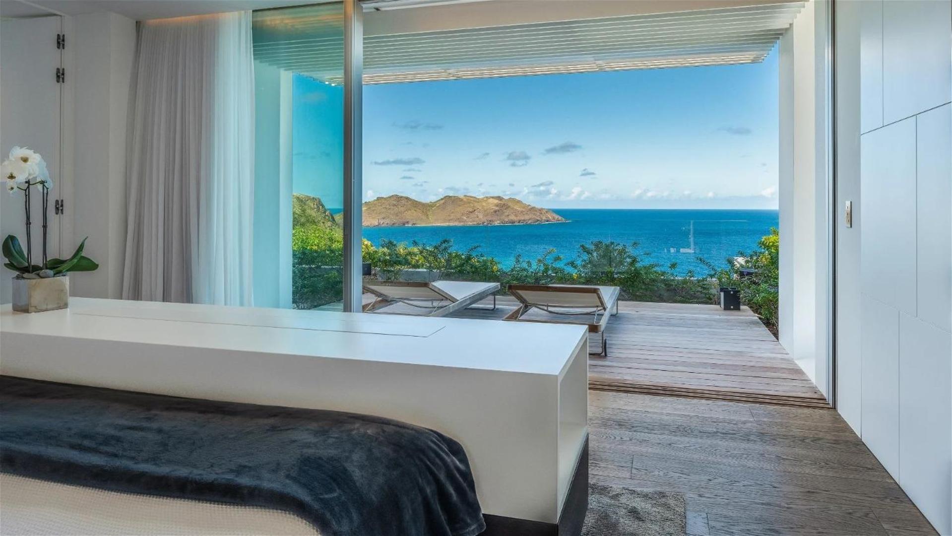 Luxurious Oceanfront Villa in Anse Des Cayes