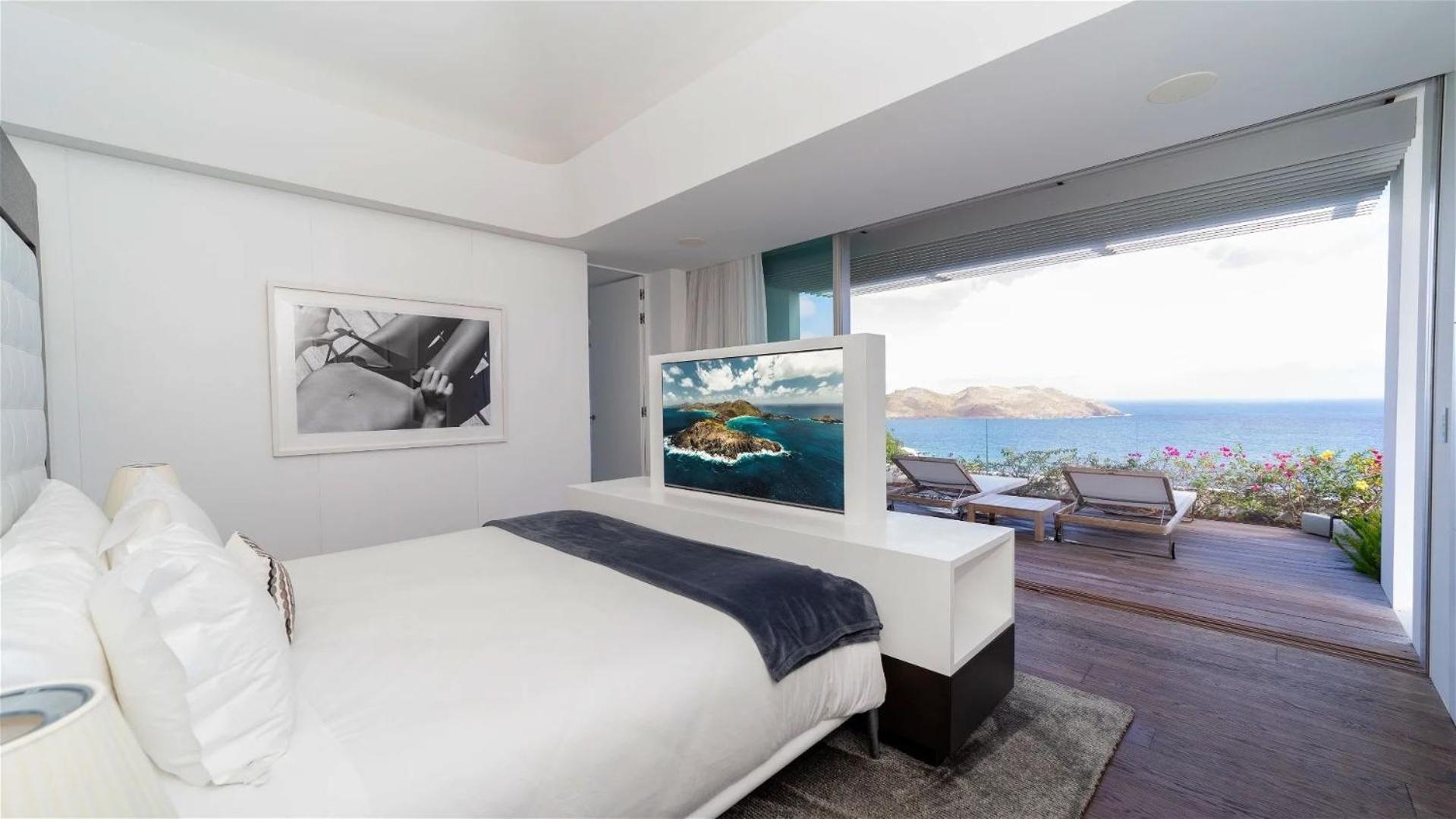 Luxurious Oceanfront Villa in Anse Des Cayes