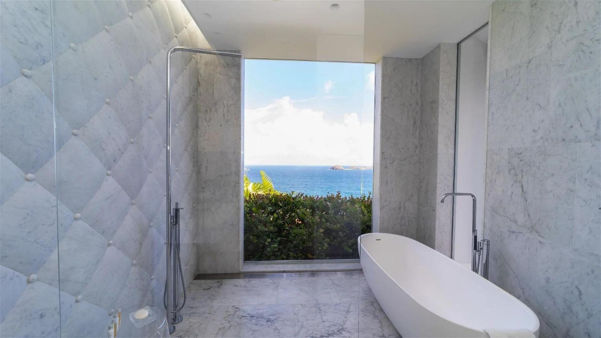 Luxurious Oceanfront Villa in Anse Des Cayes