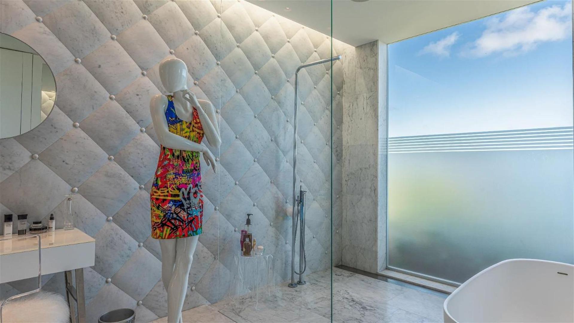 Luxurious Oceanfront Villa in Anse Des Cayes