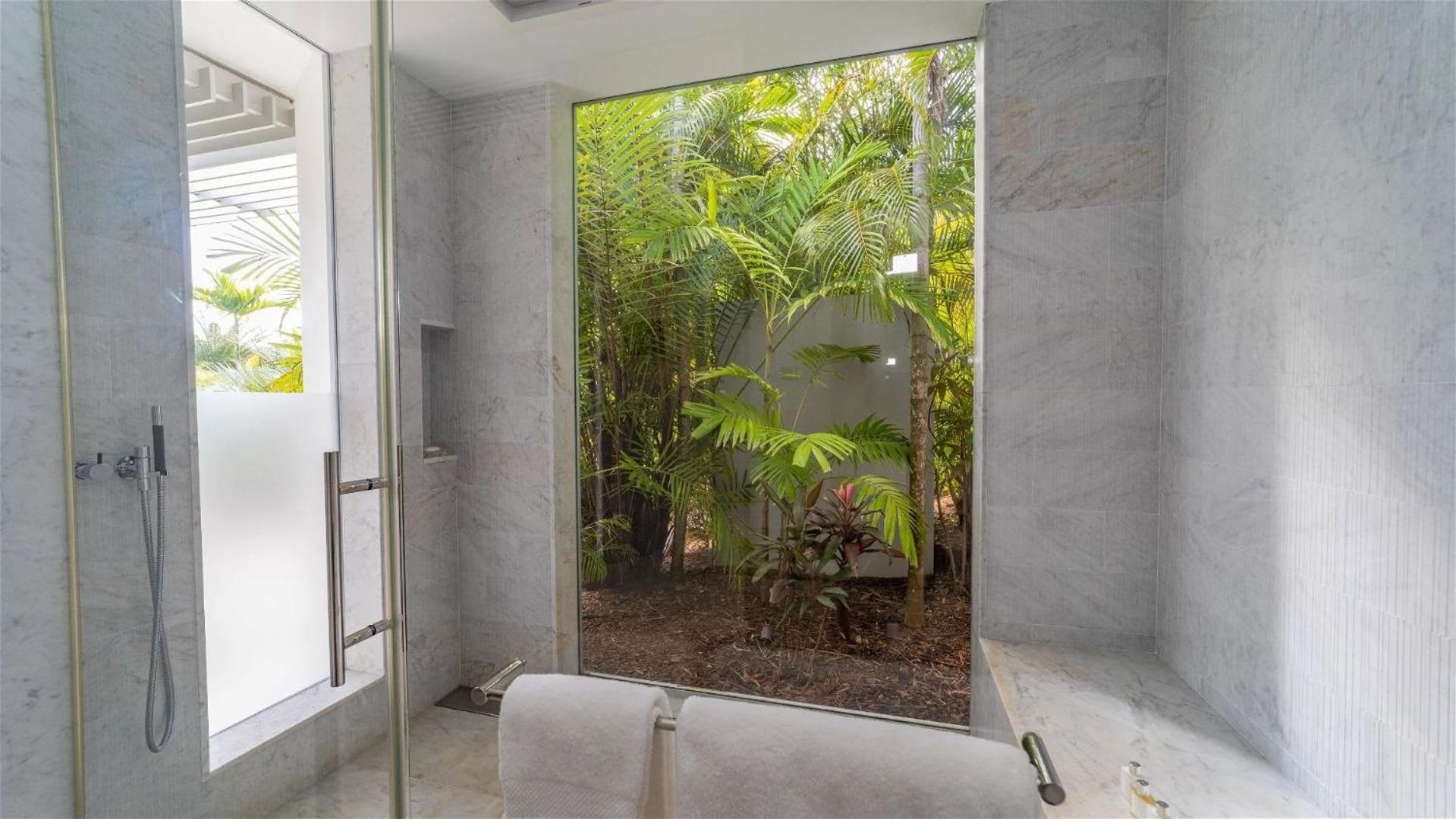 Luxurious Oceanfront Villa in Anse Des Cayes