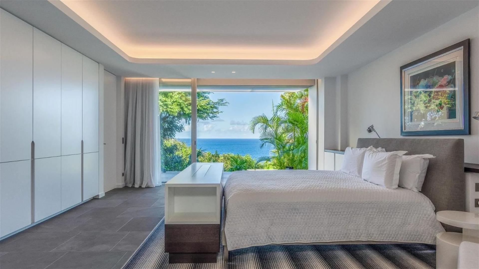 Luxurious Oceanfront Villa in Anse Des Cayes