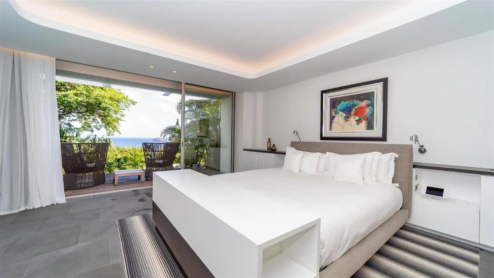 Luxurious Oceanfront Villa in Anse Des Cayes