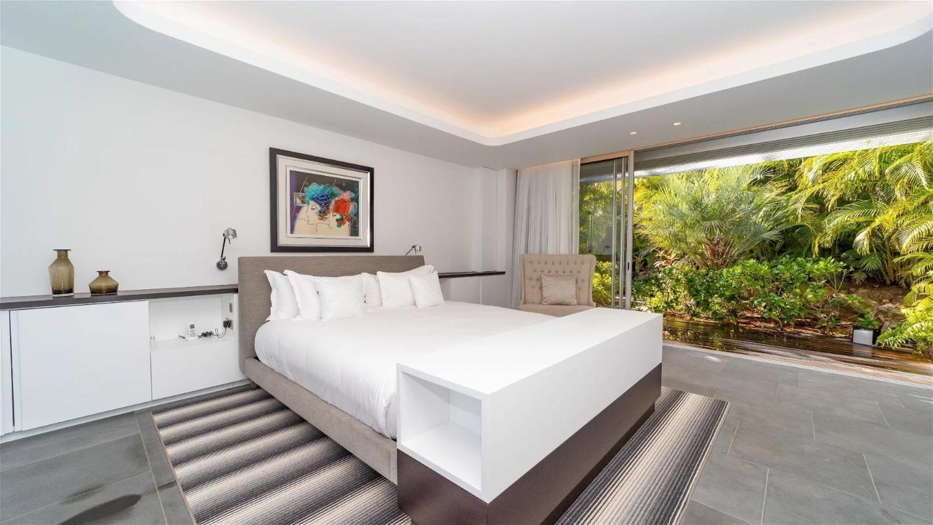 Luxurious Oceanfront Villa in Anse Des Cayes