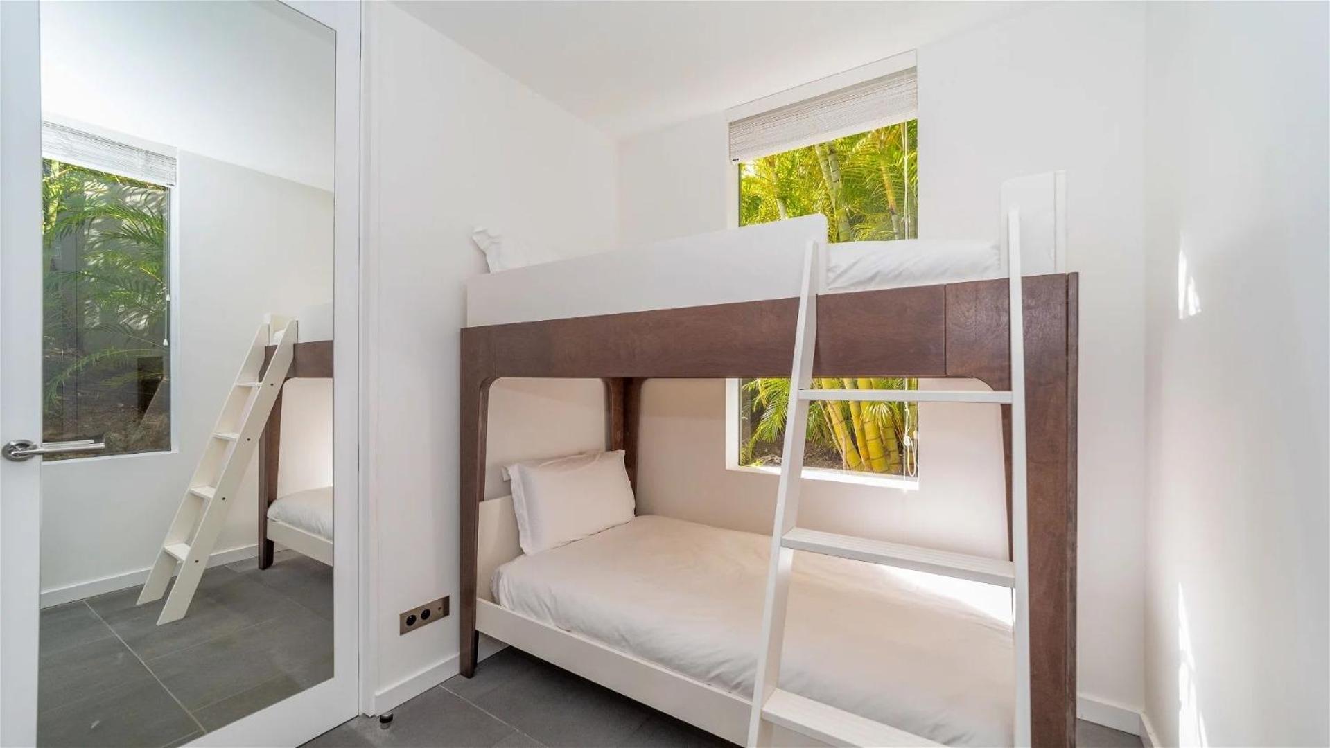 Luxurious Oceanfront Villa in Anse Des Cayes