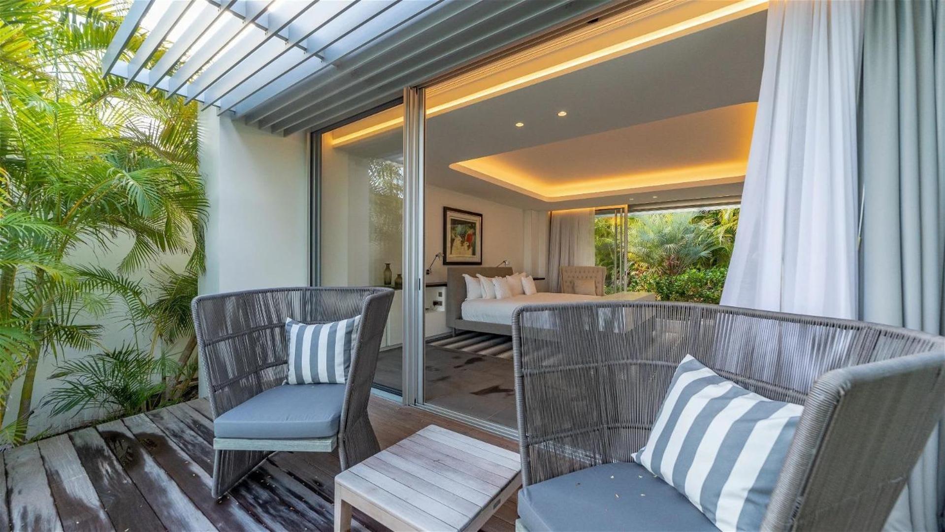 Luxurious Oceanfront Villa in Anse Des Cayes