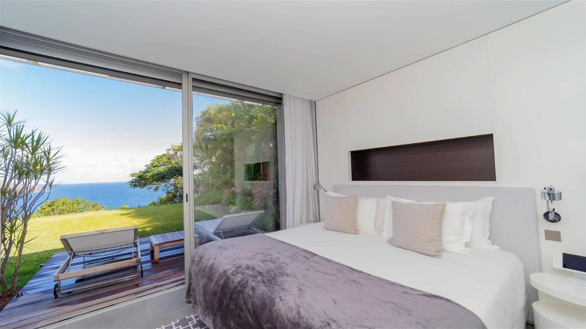 Luxurious Oceanfront Villa in Anse Des Cayes