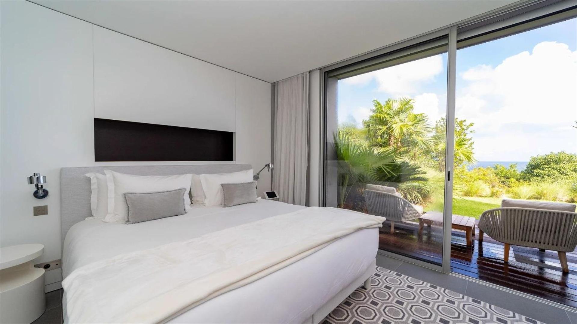 Luxurious Oceanfront Villa in Anse Des Cayes