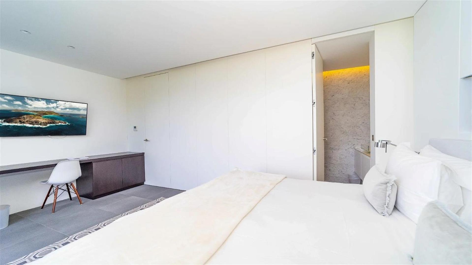 Luxurious Oceanfront Villa in Anse Des Cayes