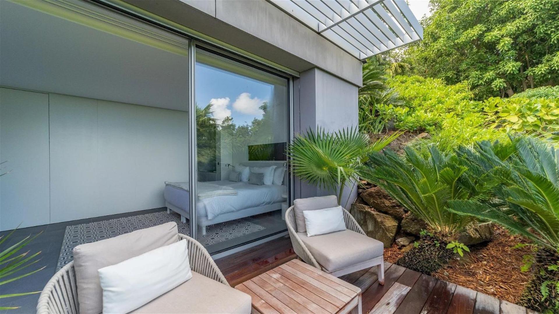 Luxurious Oceanfront Villa in Anse Des Cayes