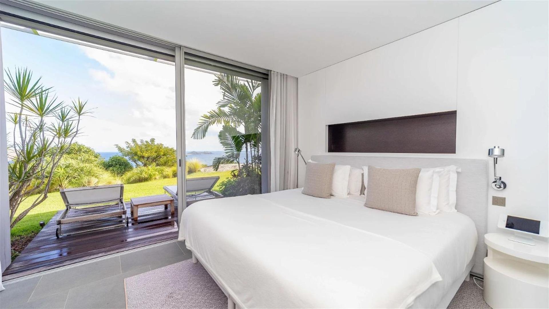 Luxurious Oceanfront Villa in Anse Des Cayes