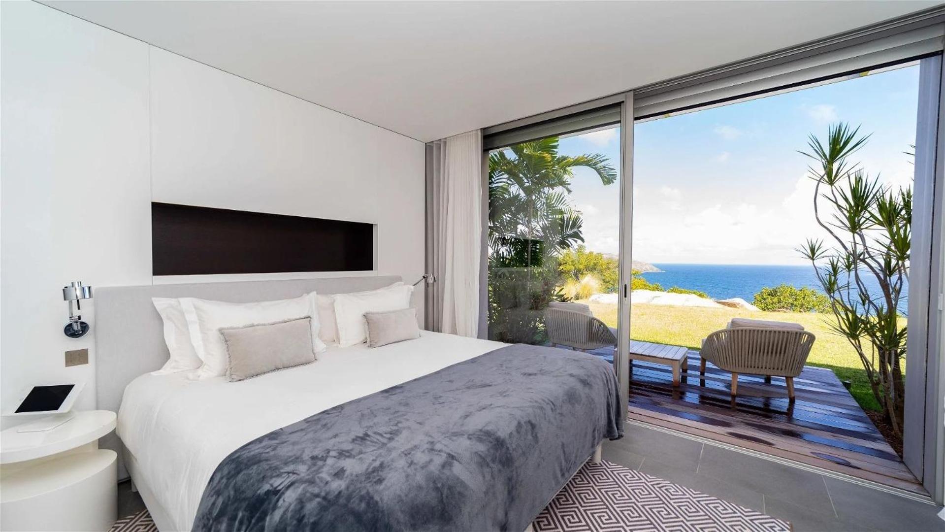 Luxurious Oceanfront Villa in Anse Des Cayes